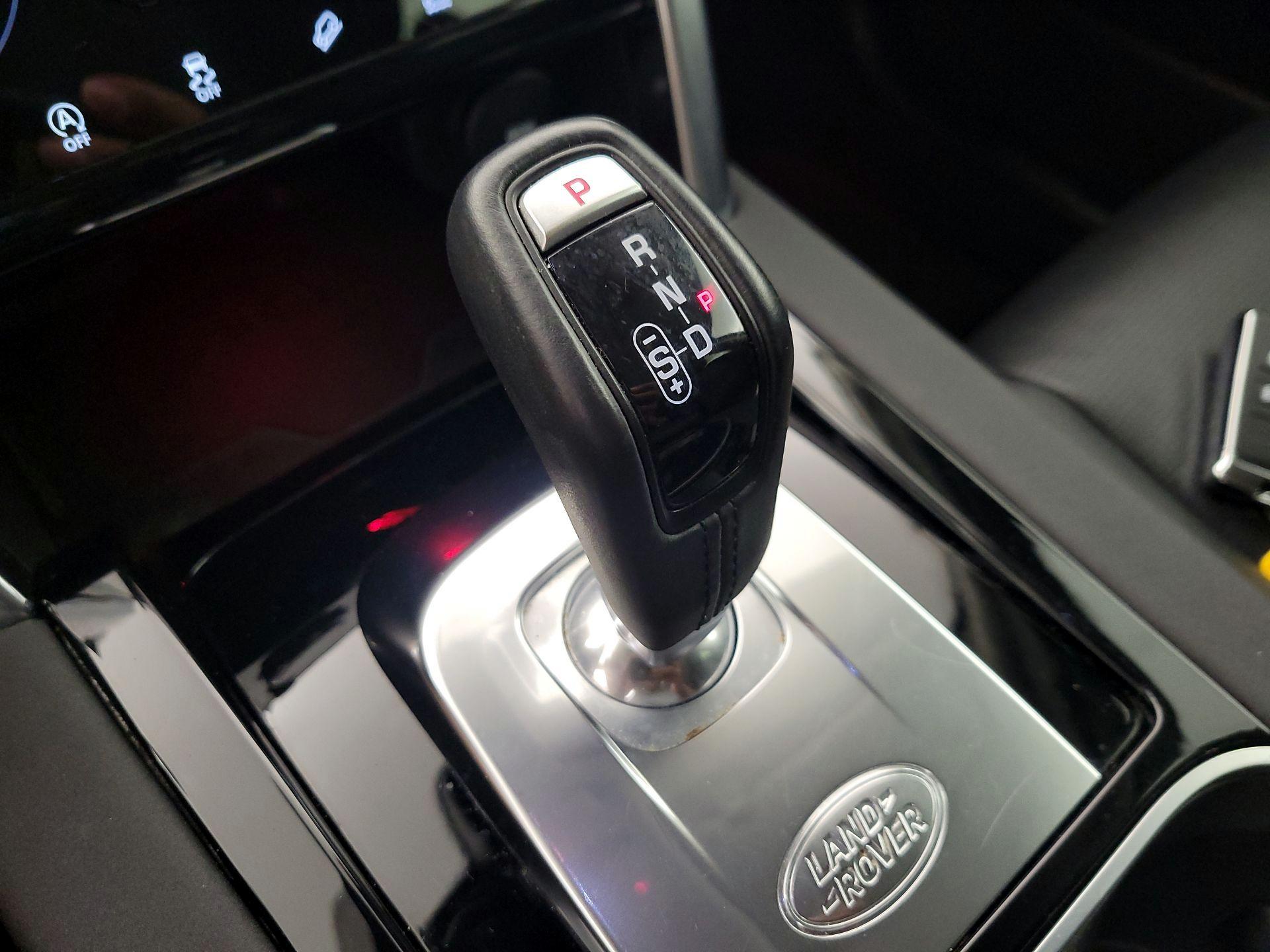 Thumbnail: 2020 Land Rover Discovery Sport - 18