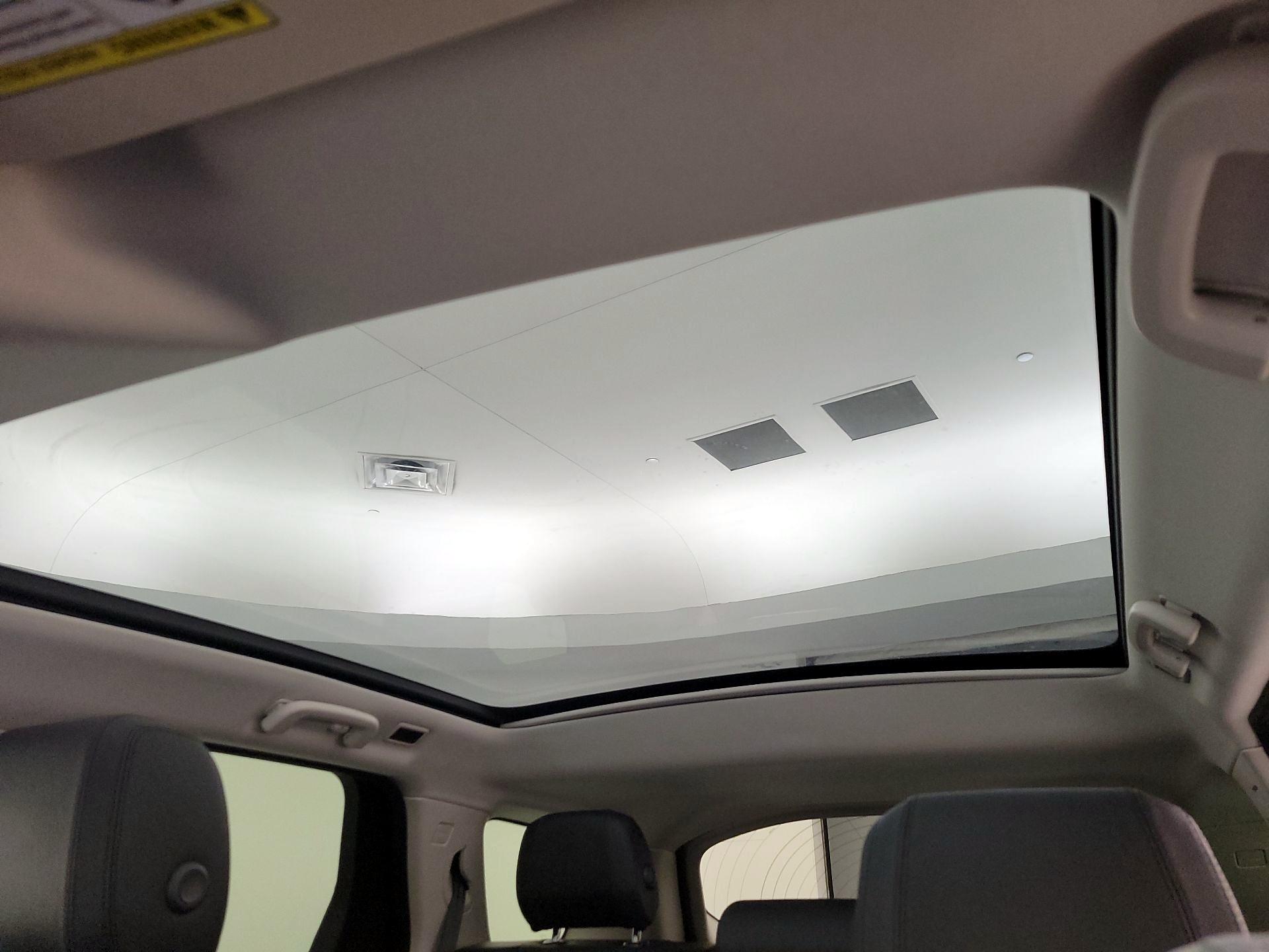 Thumbnail: 2020 Land Rover Discovery Sport - 20
