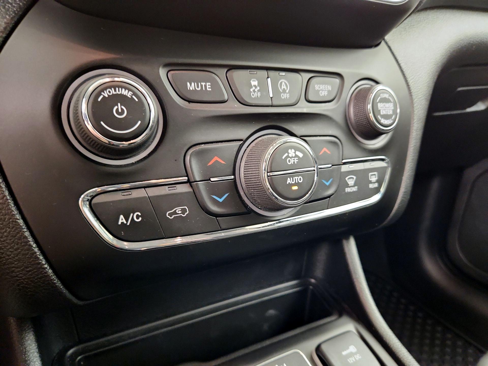 Thumbnail: 2021 Jeep Cherokee - 16