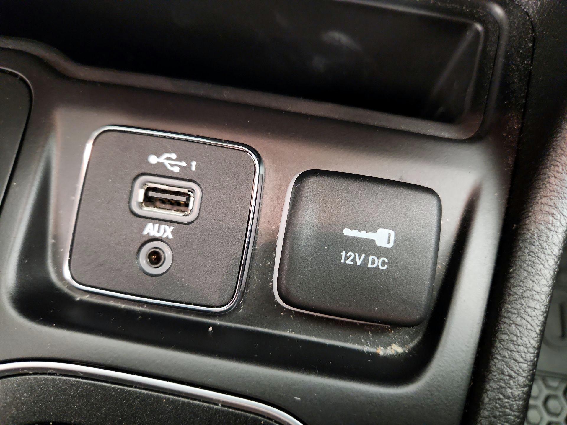 Thumbnail: 2021 Jeep Cherokee - 18