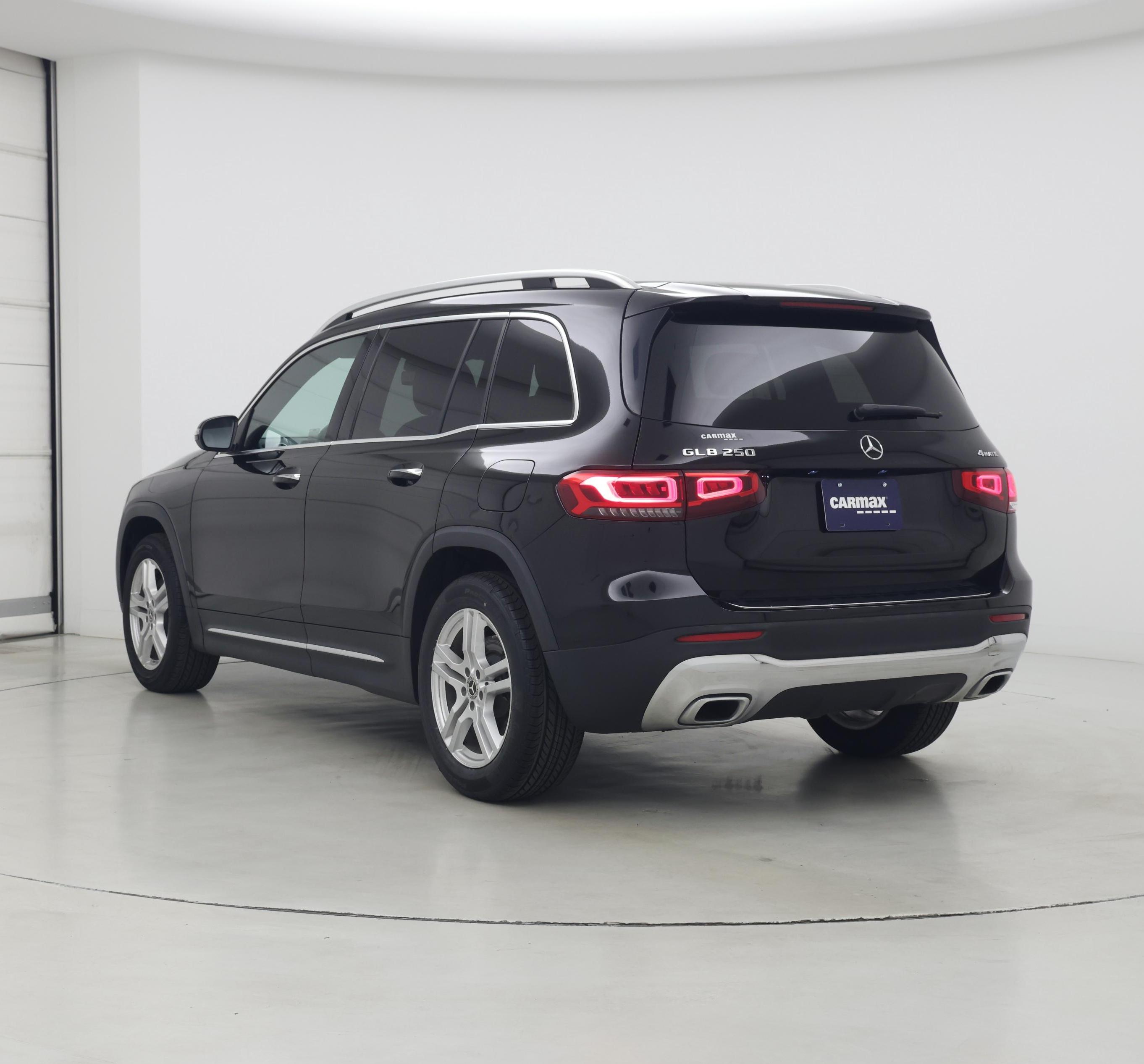 Thumbnail: 2021 Mercedes-Benz GLB - 2