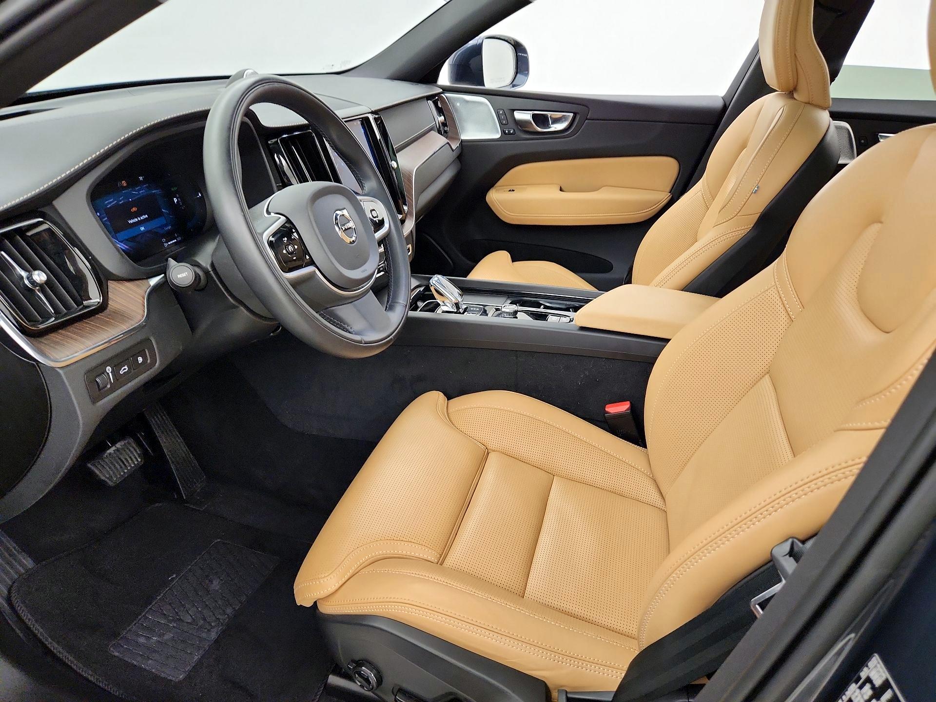 Thumbnail: 2022 Volvo XC60 - 11