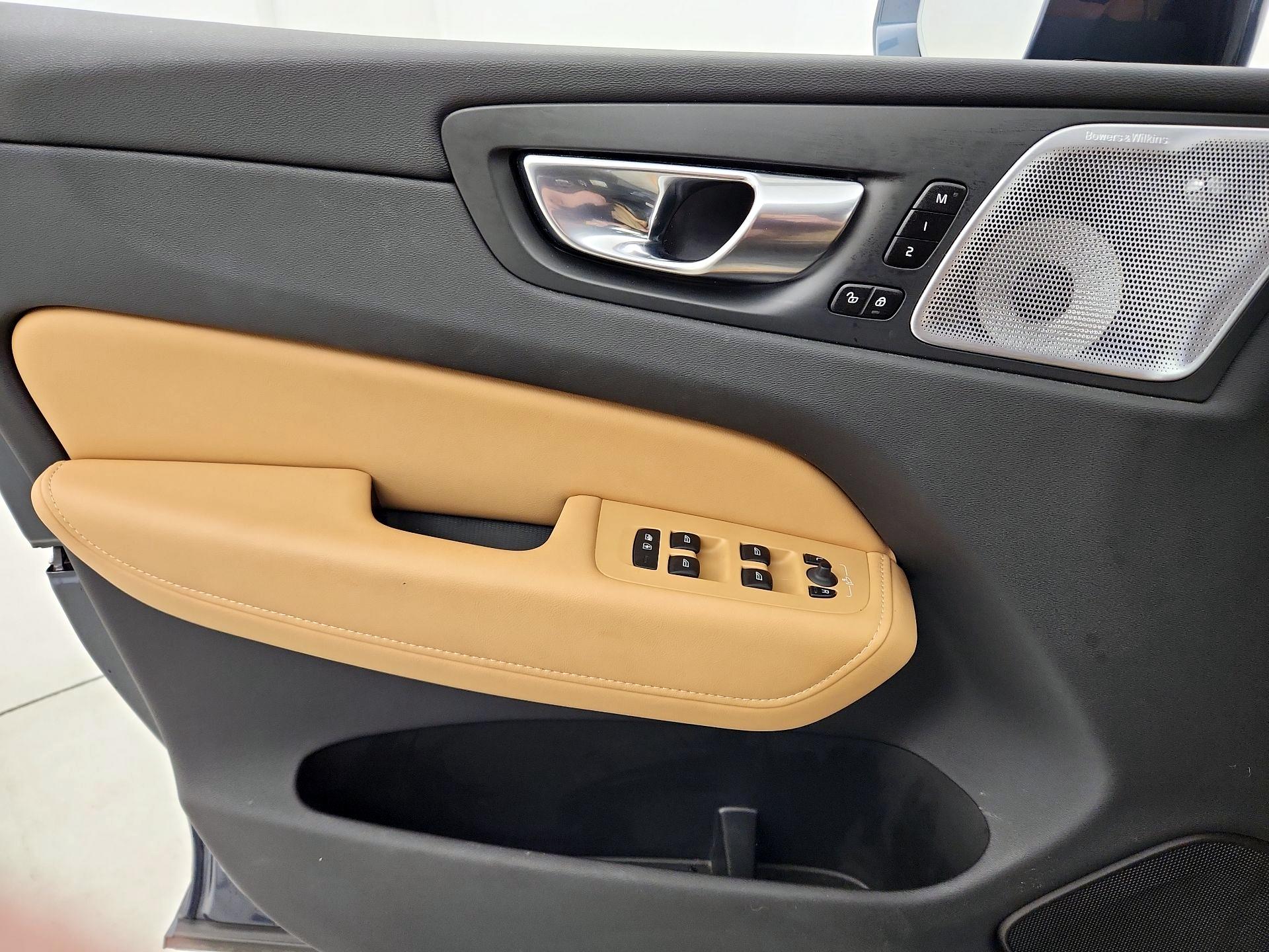 Thumbnail: 2022 Volvo XC60 - 12