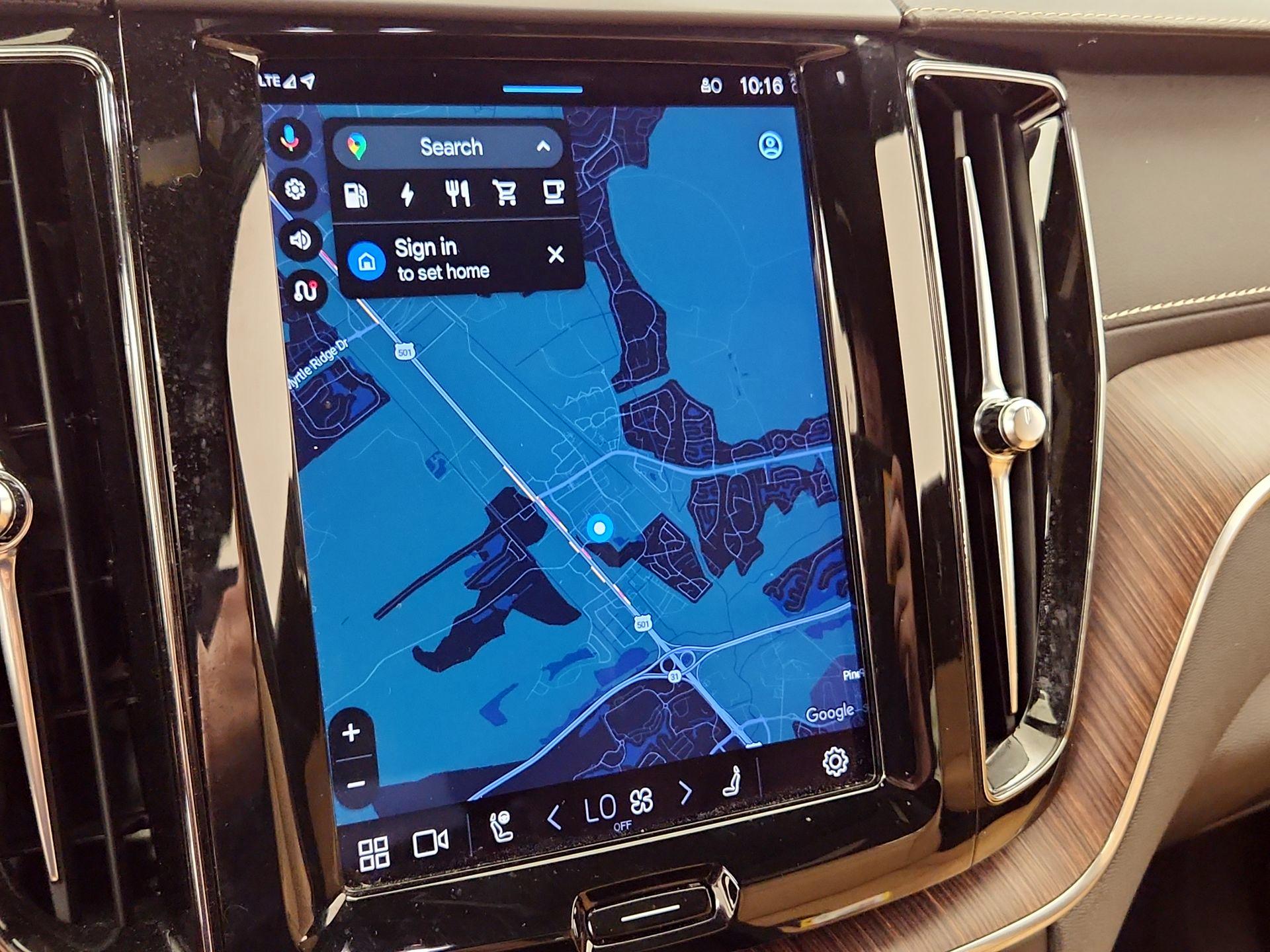 Thumbnail: 2022 Volvo XC60 - 14
