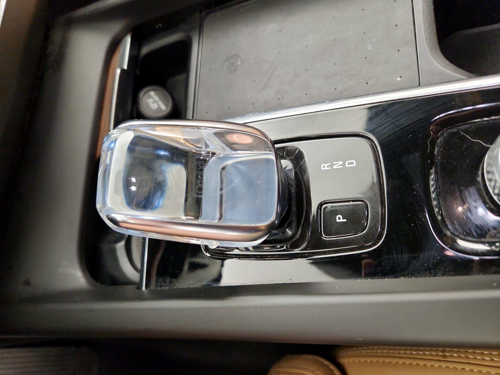 Thumbnail: 2022 Volvo XC60 - 18