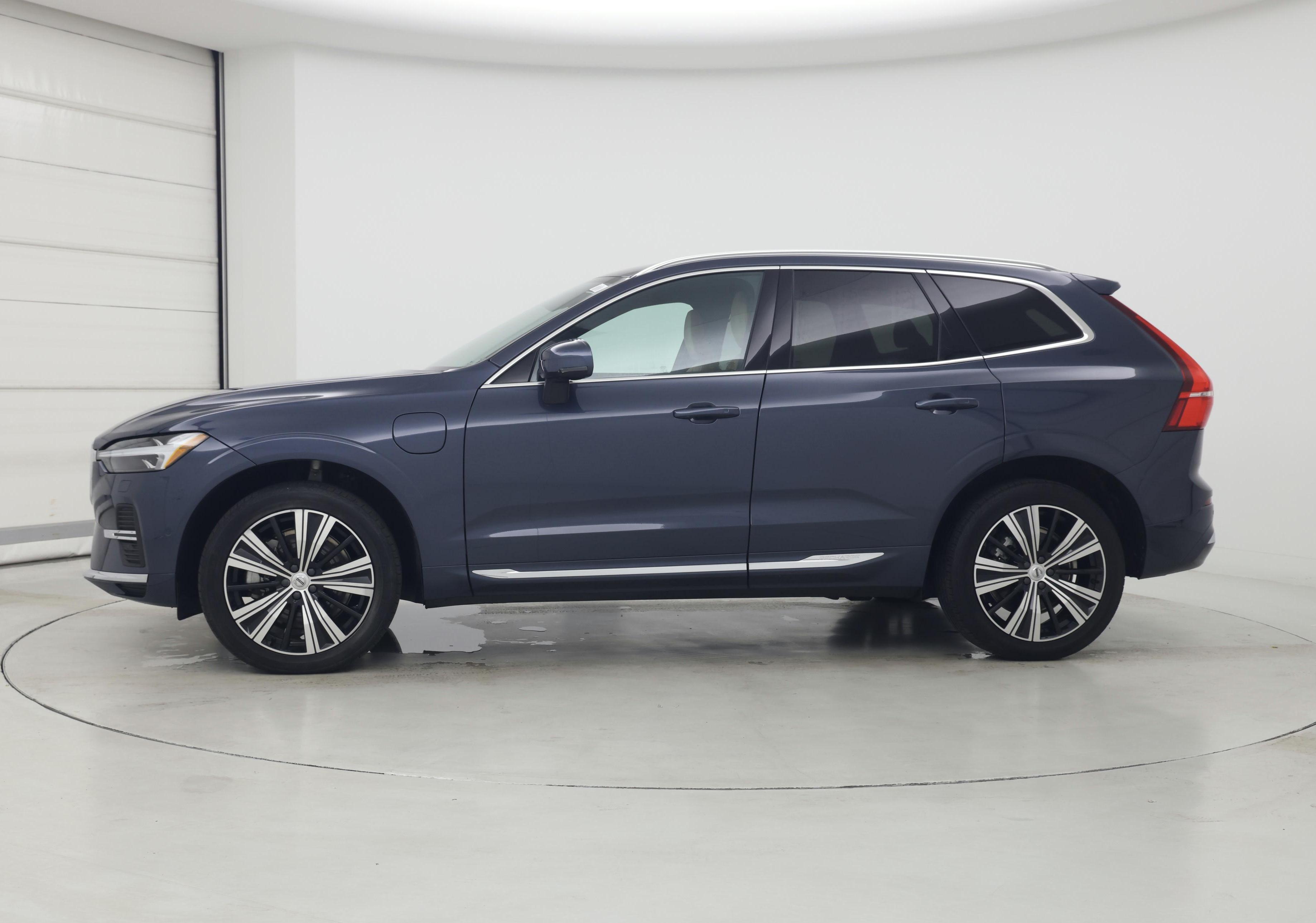 Thumbnail: 2022 Volvo XC60 - 3