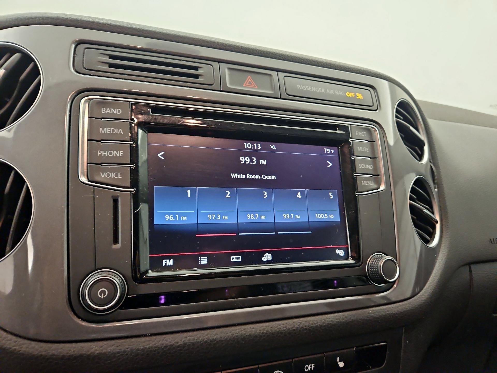 Thumbnail: 2017 Volkswagen Tiguan - 15