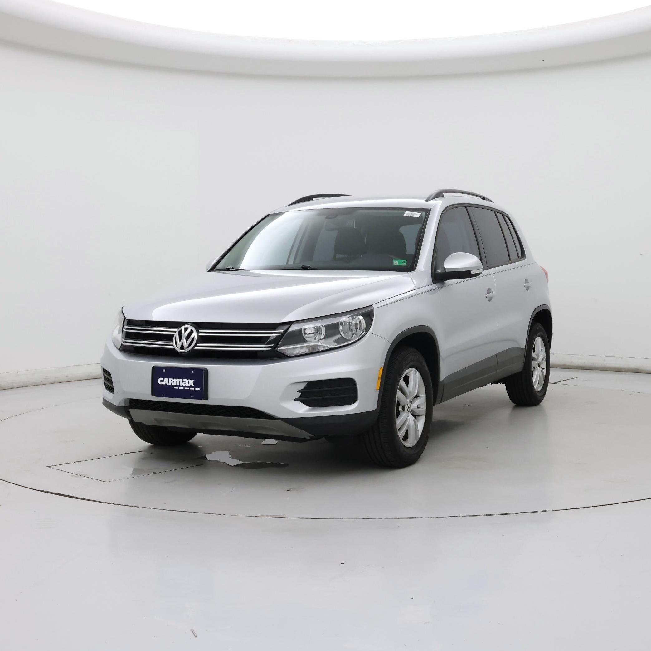Thumbnail: 2017 Volkswagen Tiguan - 4
