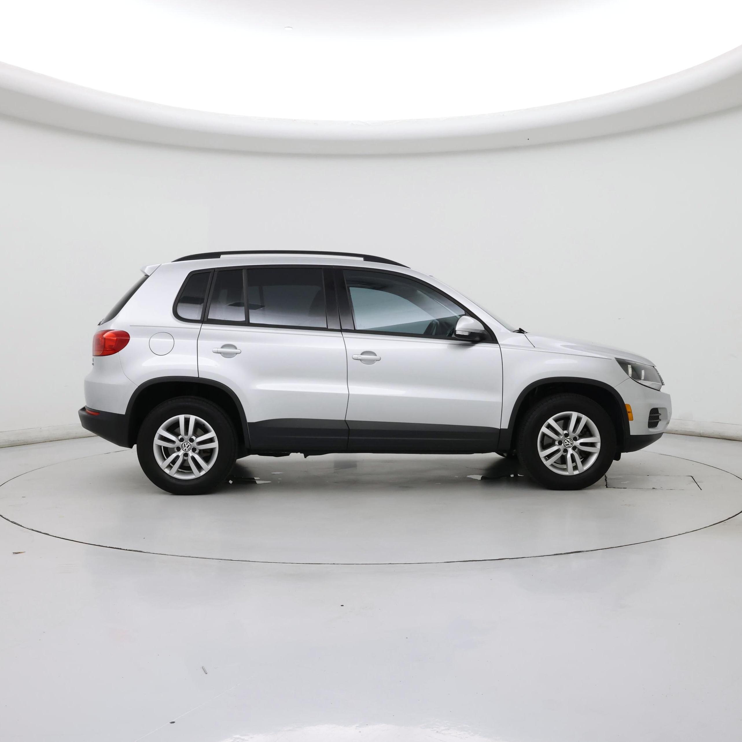 Thumbnail: 2017 Volkswagen Tiguan - 7