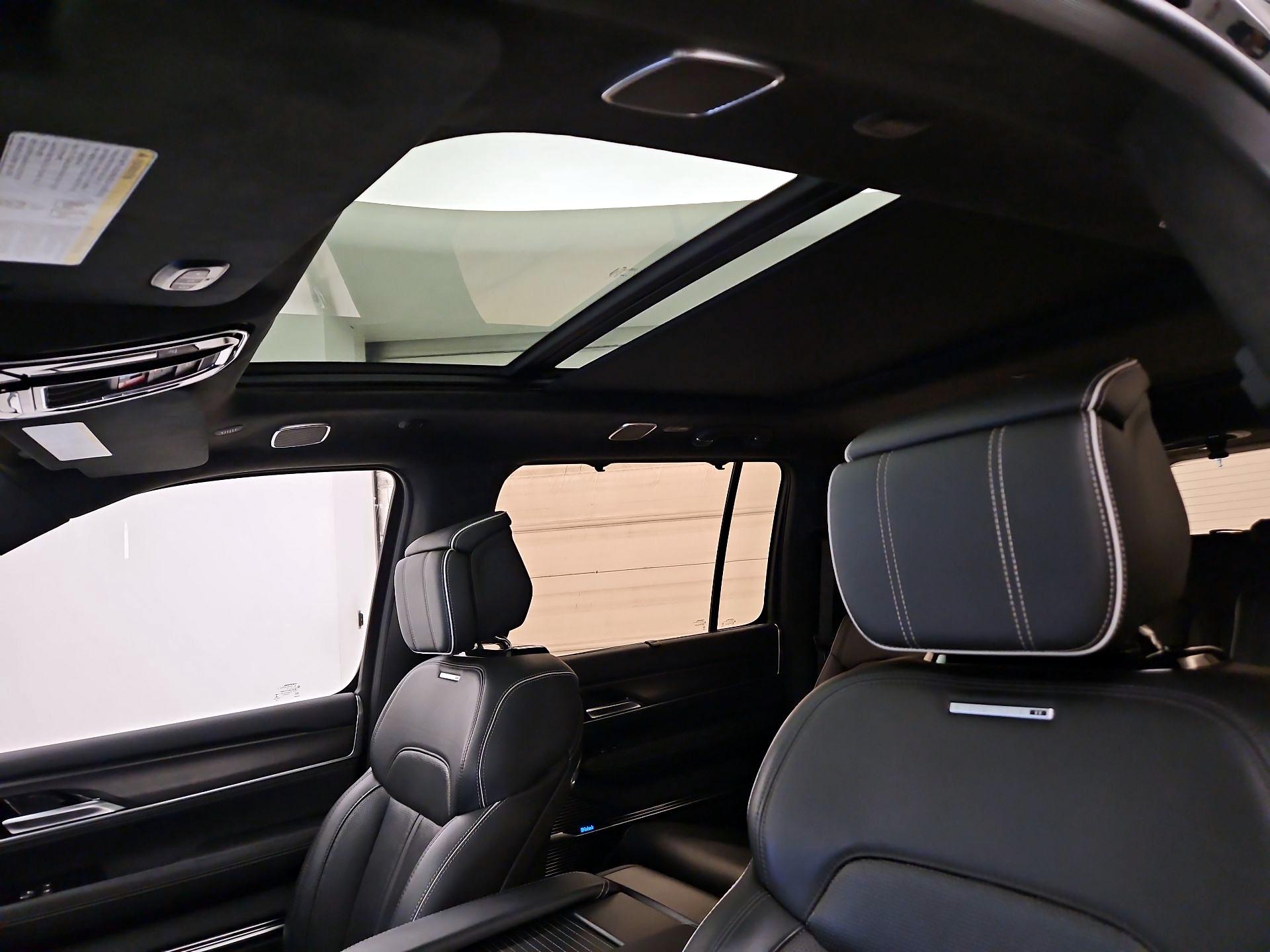 Thumbnail: 2023 Jeep Grand Wagoneer - 19