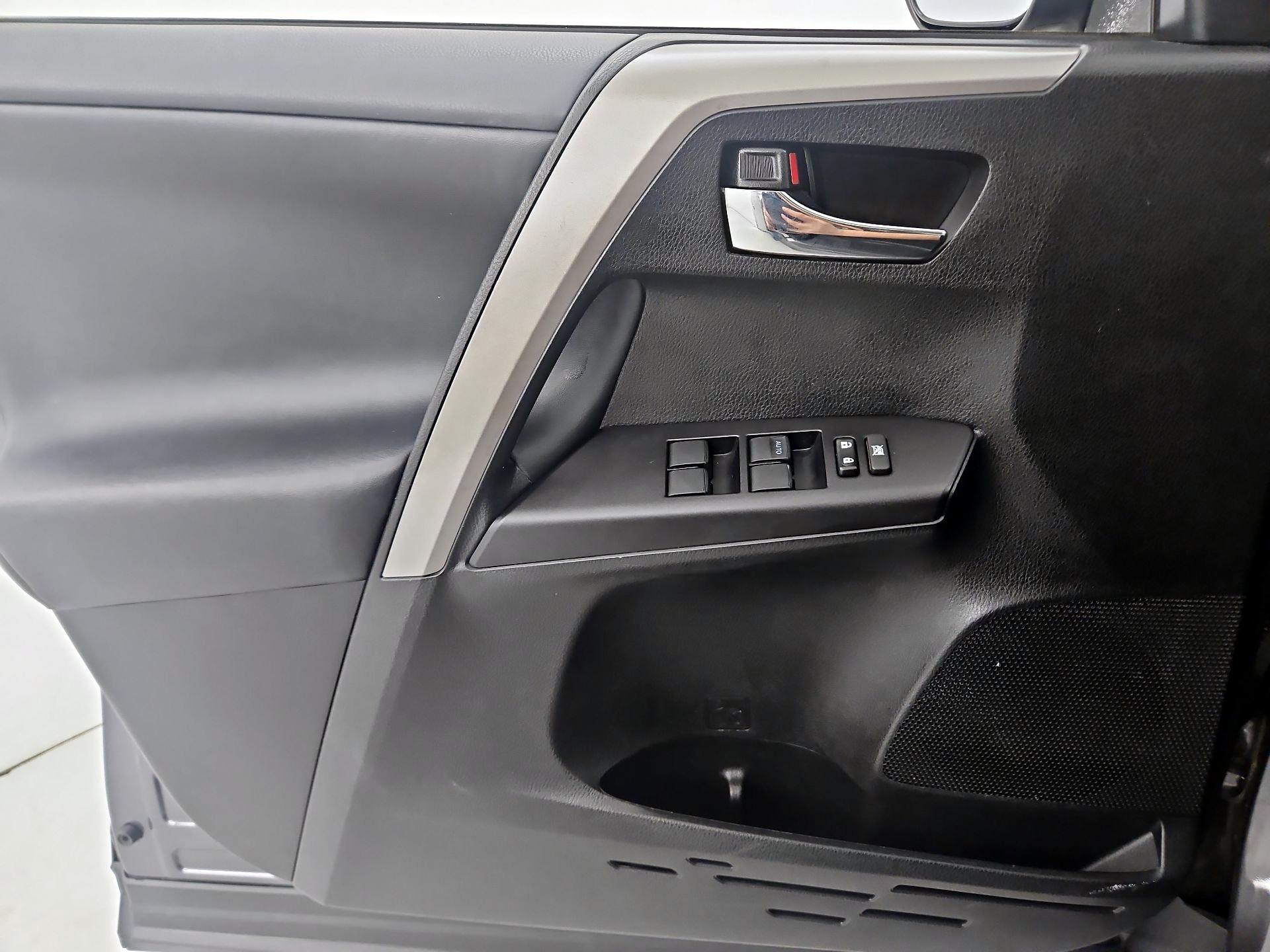 Thumbnail: 2017 Toyota RAV4 - 12