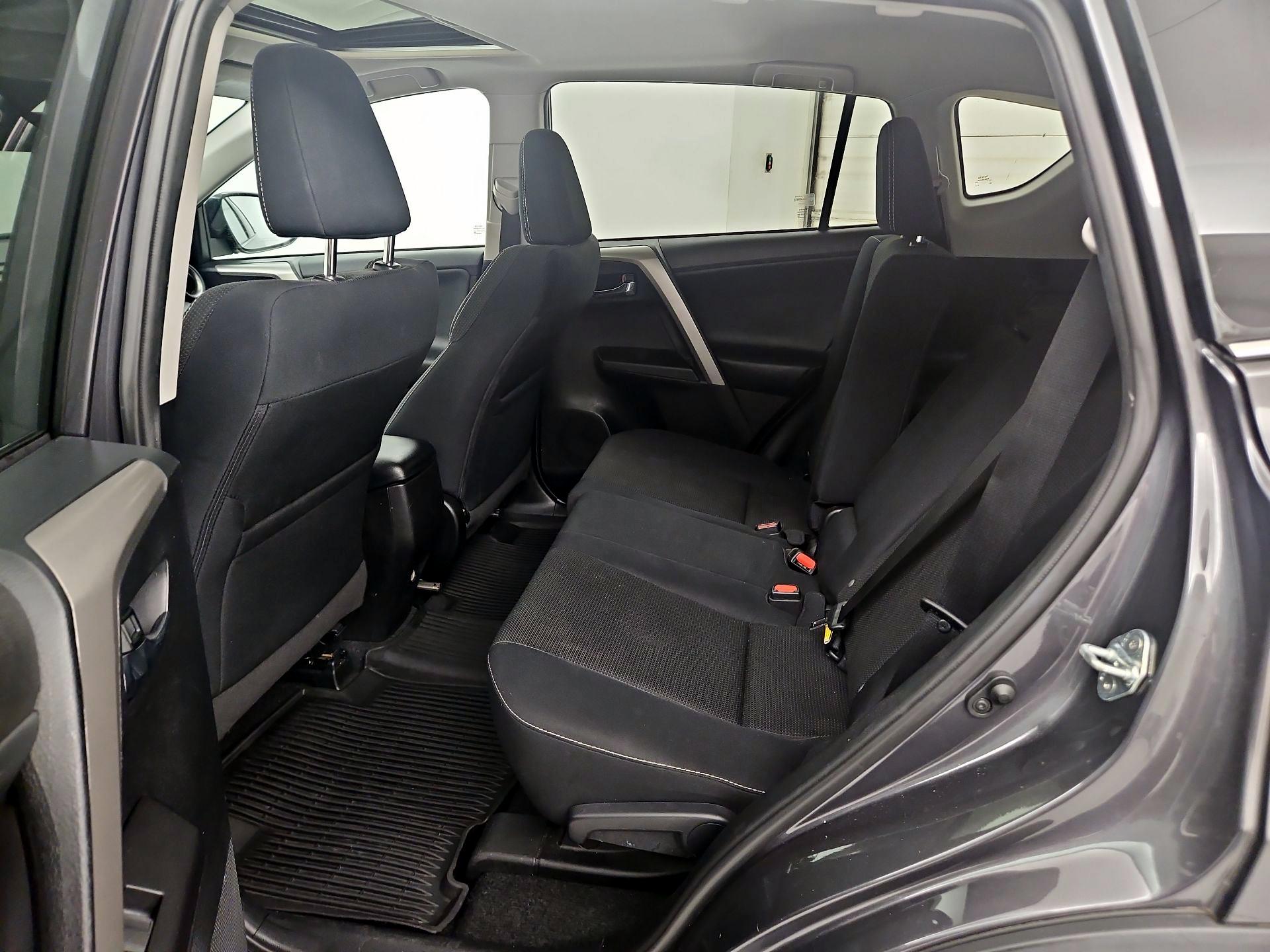 Thumbnail: 2017 Toyota RAV4 - 20