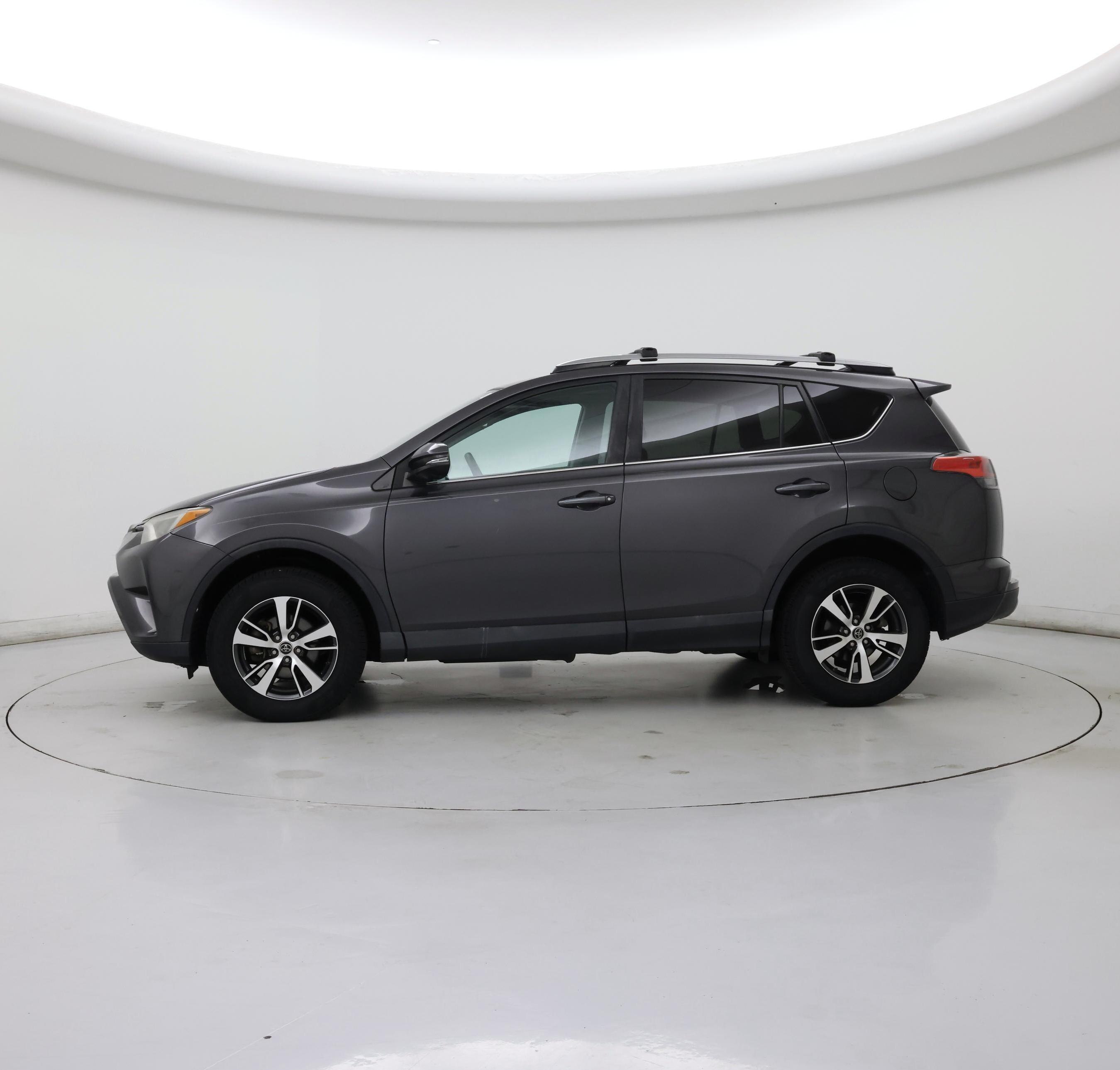 Thumbnail: 2017 Toyota RAV4 - 3