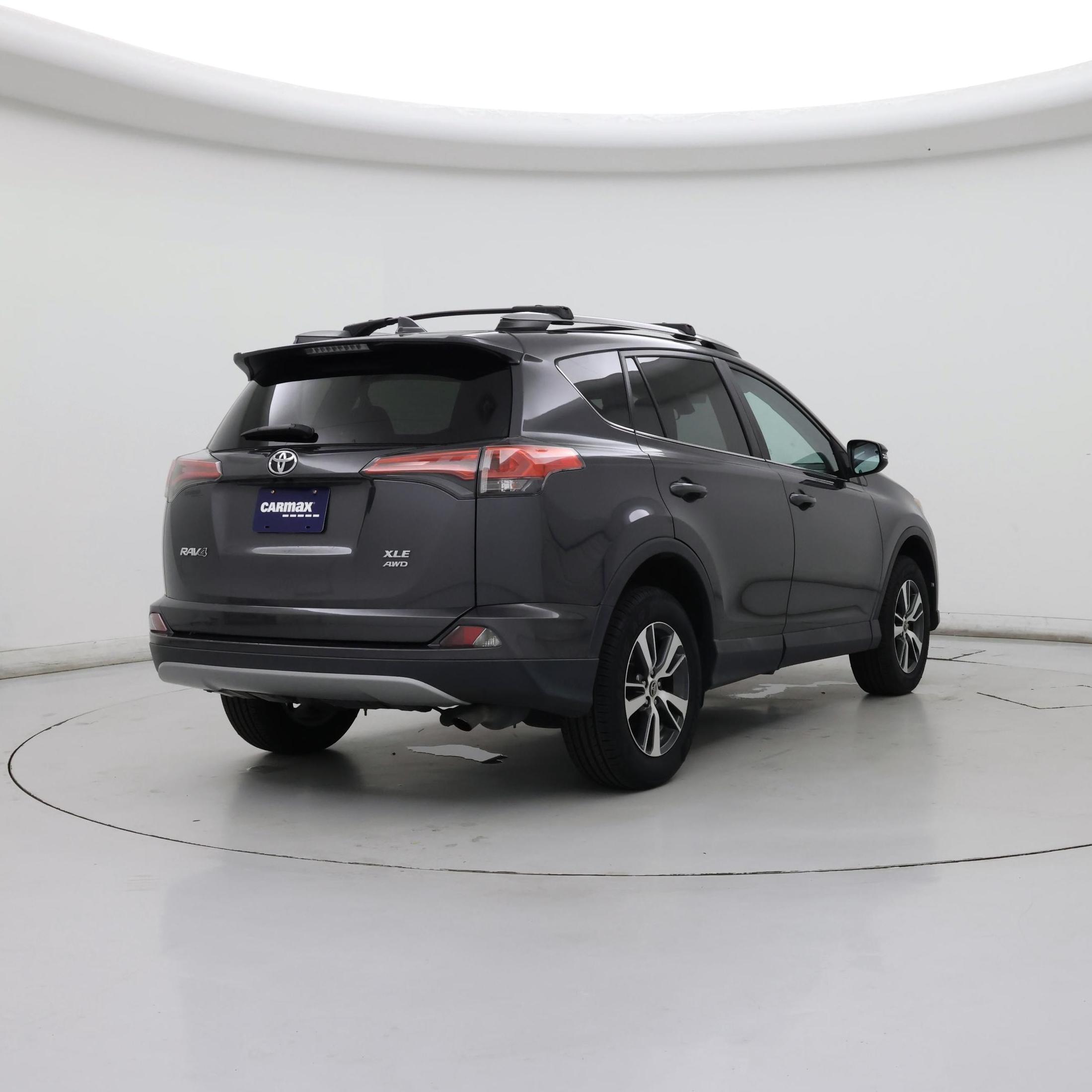 Thumbnail: 2017 Toyota RAV4 - 8