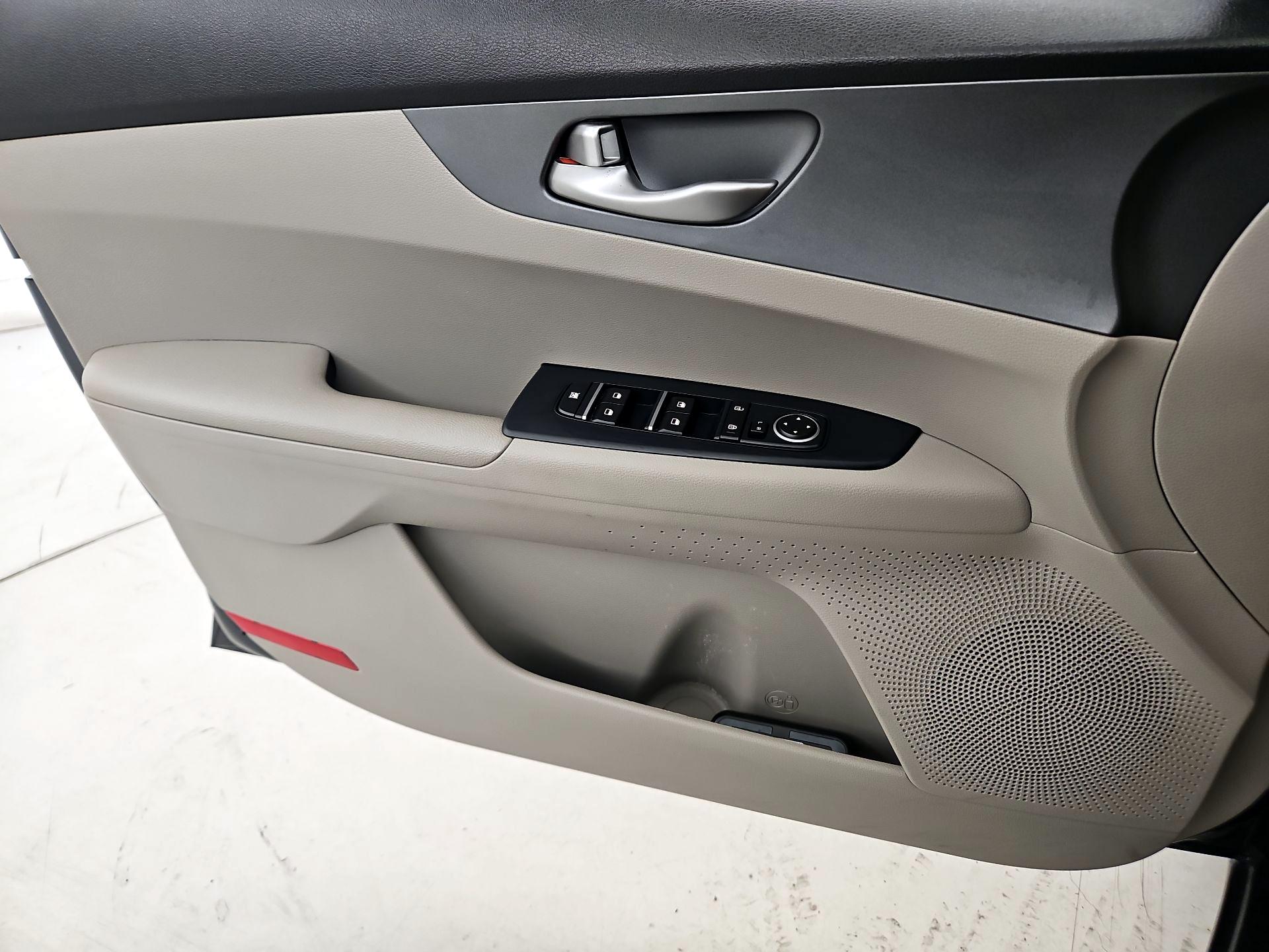 Thumbnail: 2020 Kia Forte - 12