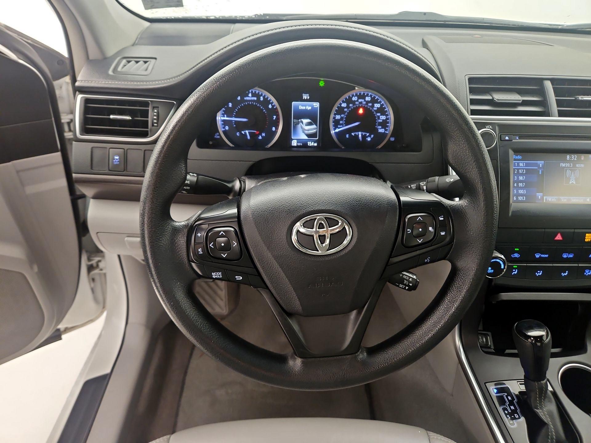 Thumbnail: 2016 Toyota Camry - 10