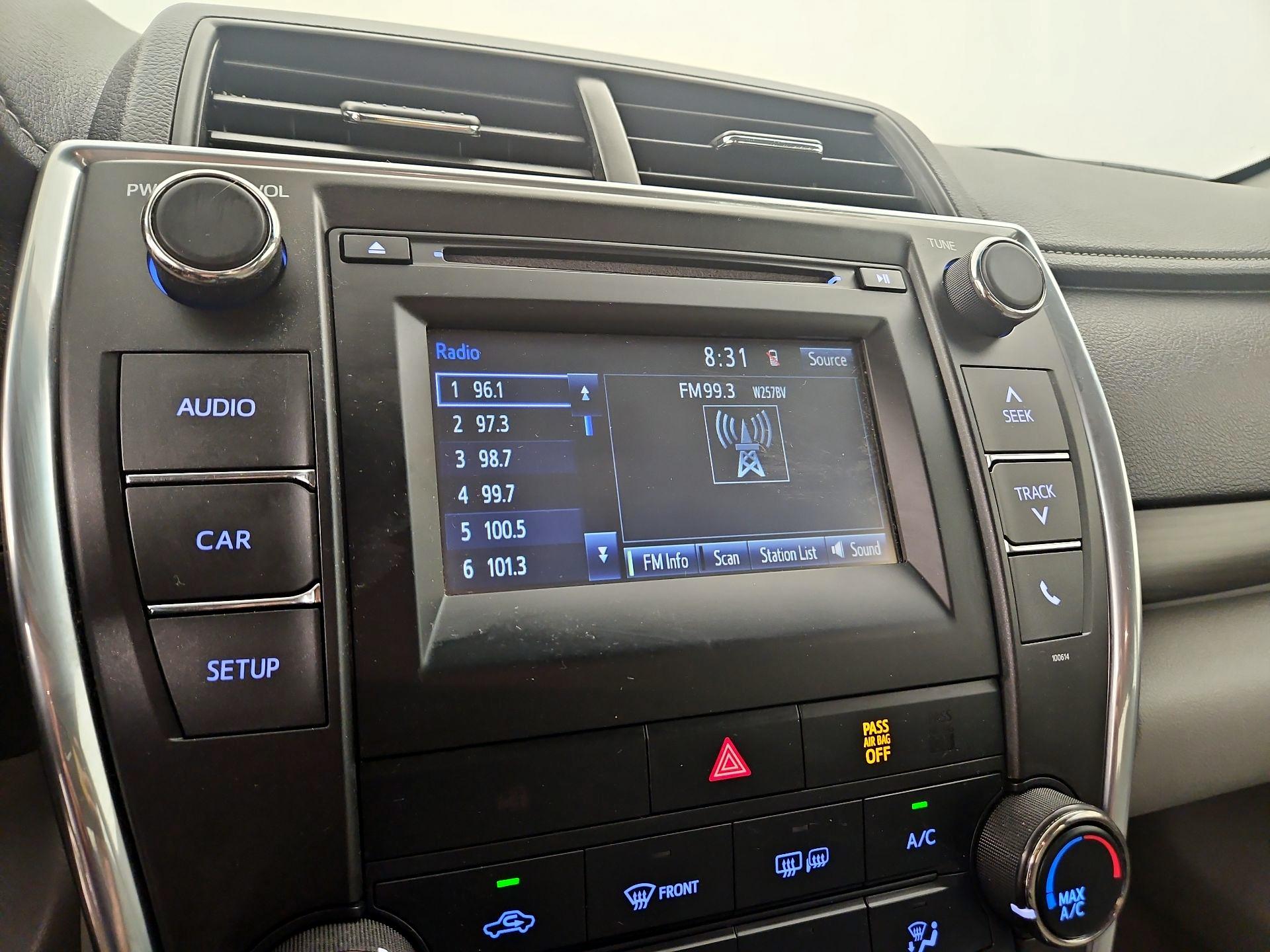 Thumbnail: 2016 Toyota Camry - 15