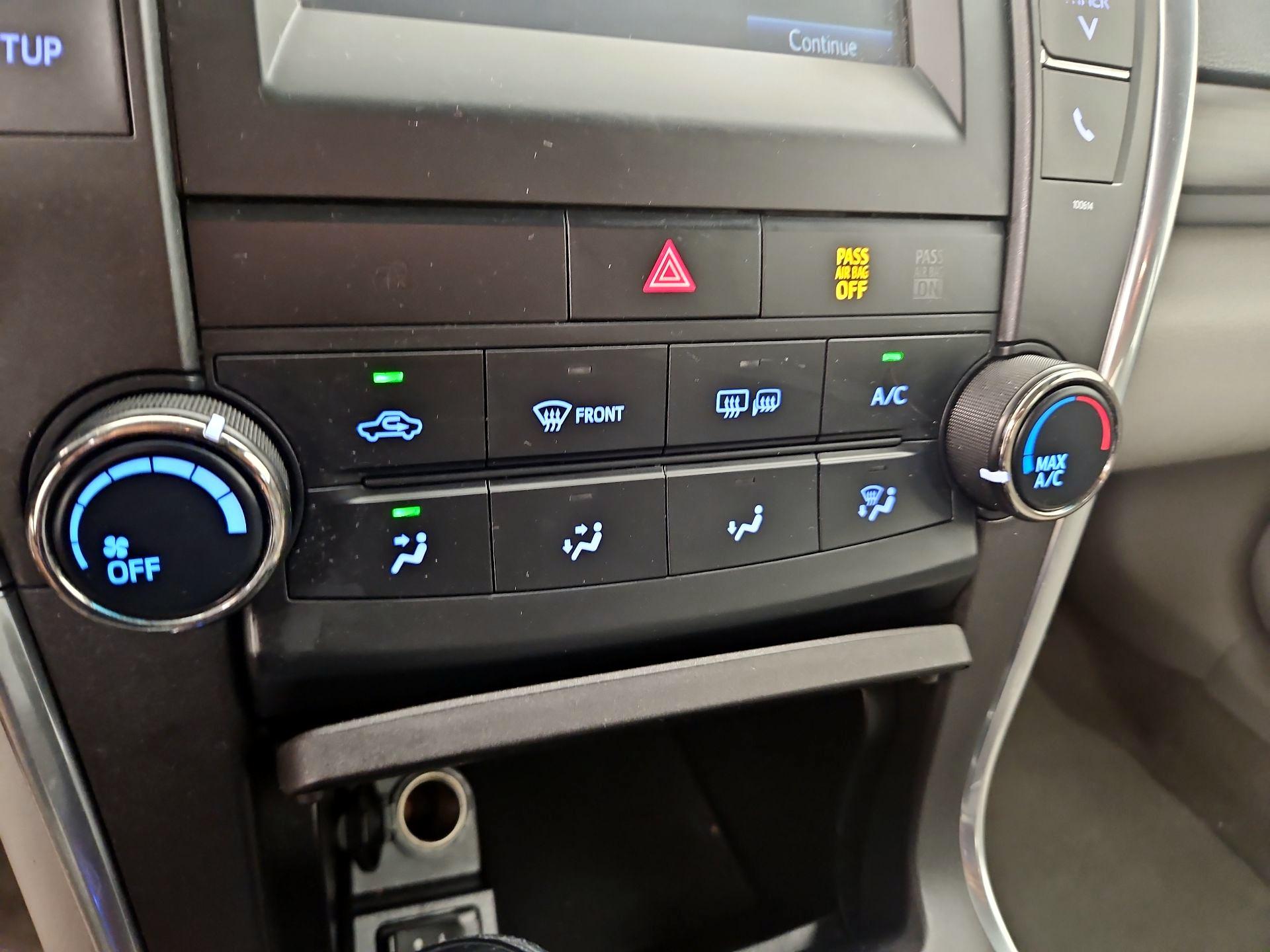 Thumbnail: 2016 Toyota Camry - 16
