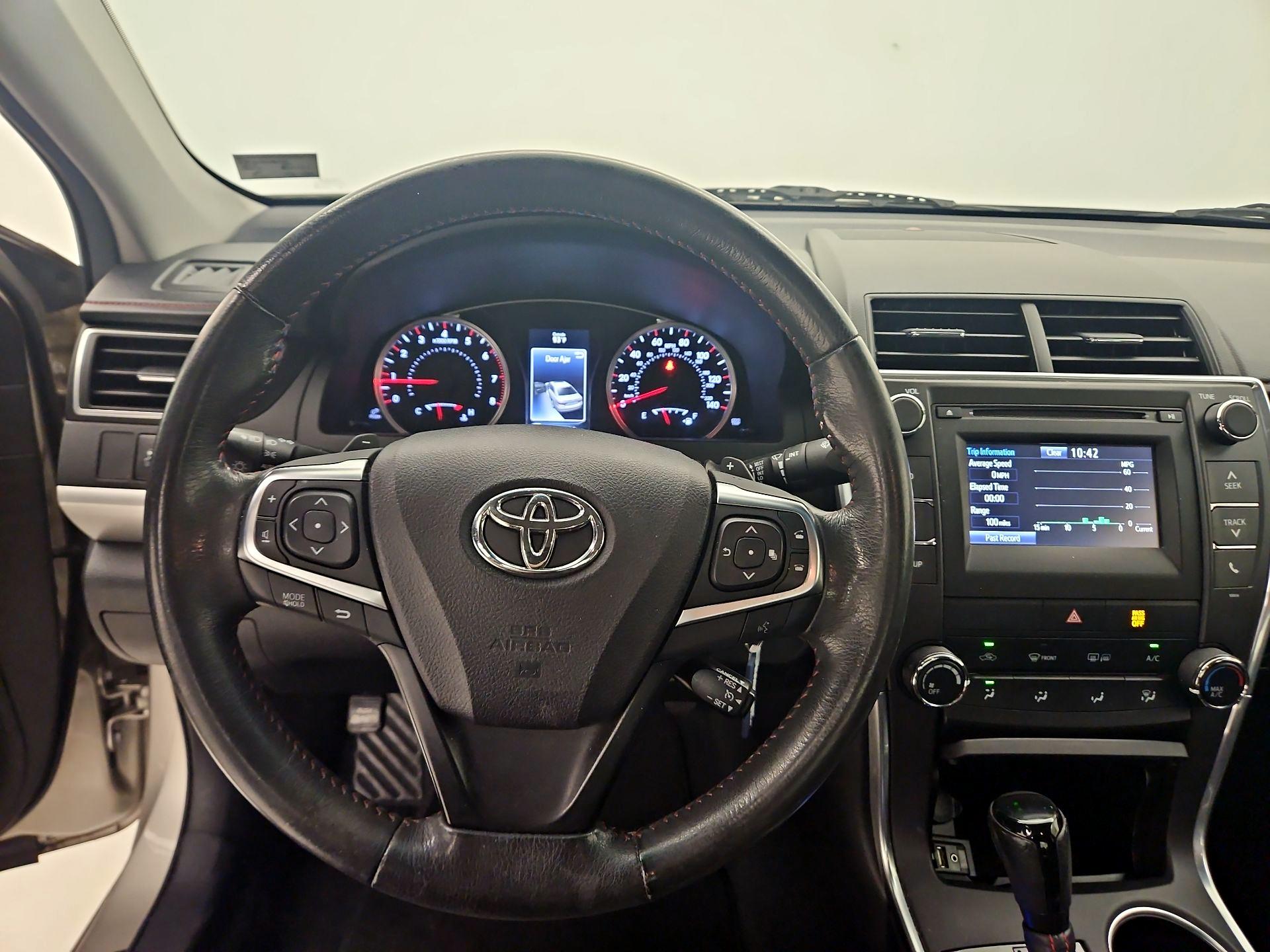 Thumbnail: 2017 Toyota Camry - 10