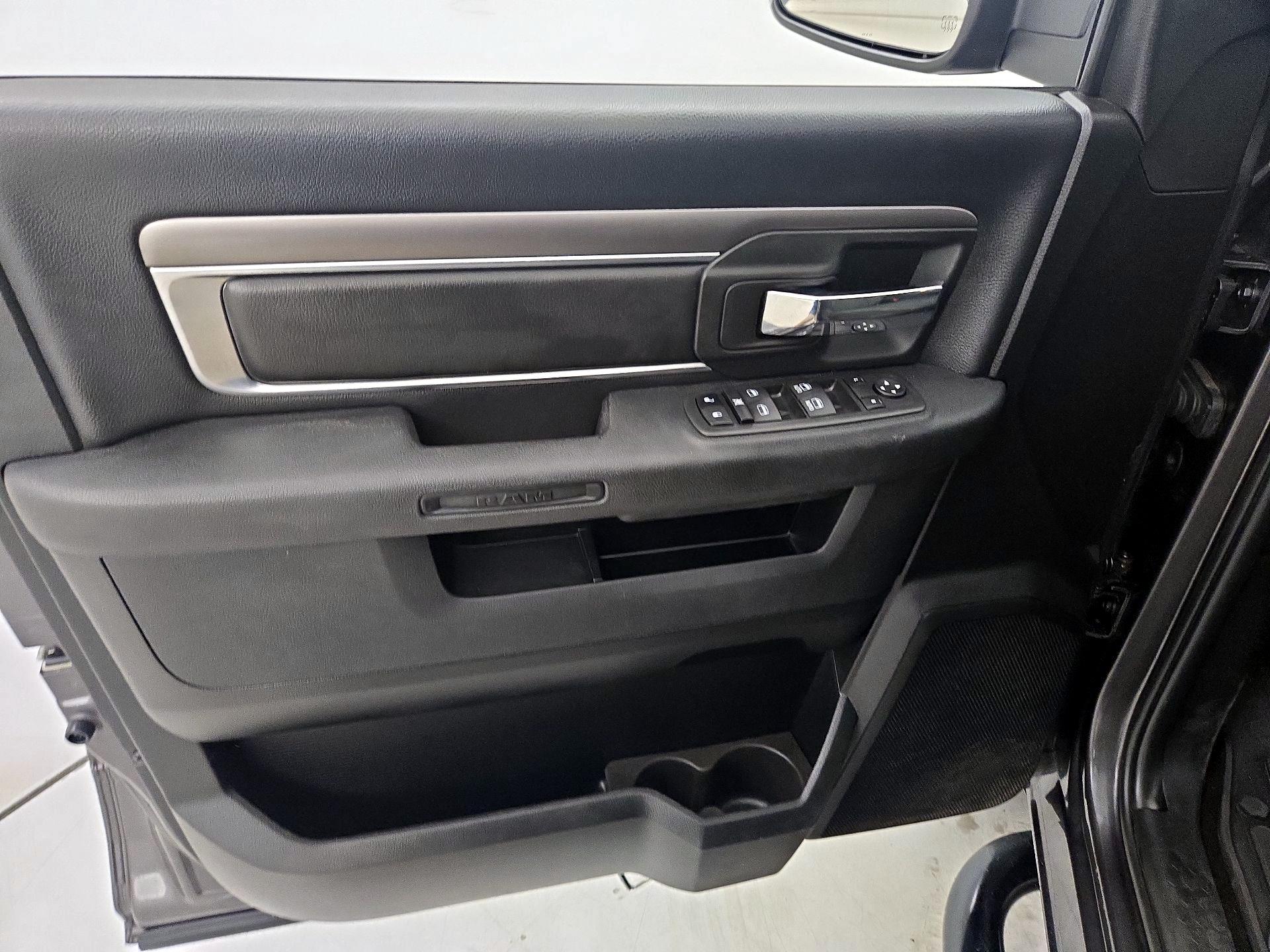 Thumbnail: 2021 RAM 1500 Classic - 12