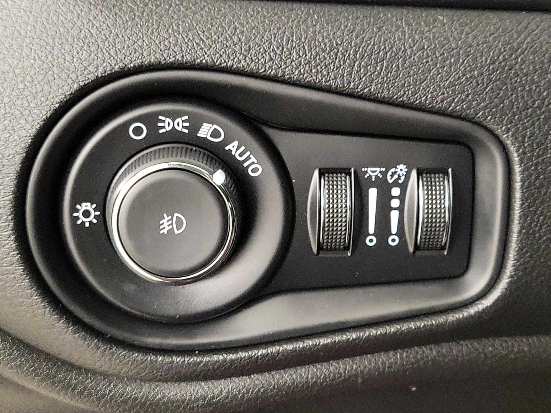 Thumbnail: 2020 Jeep Renegade - 13