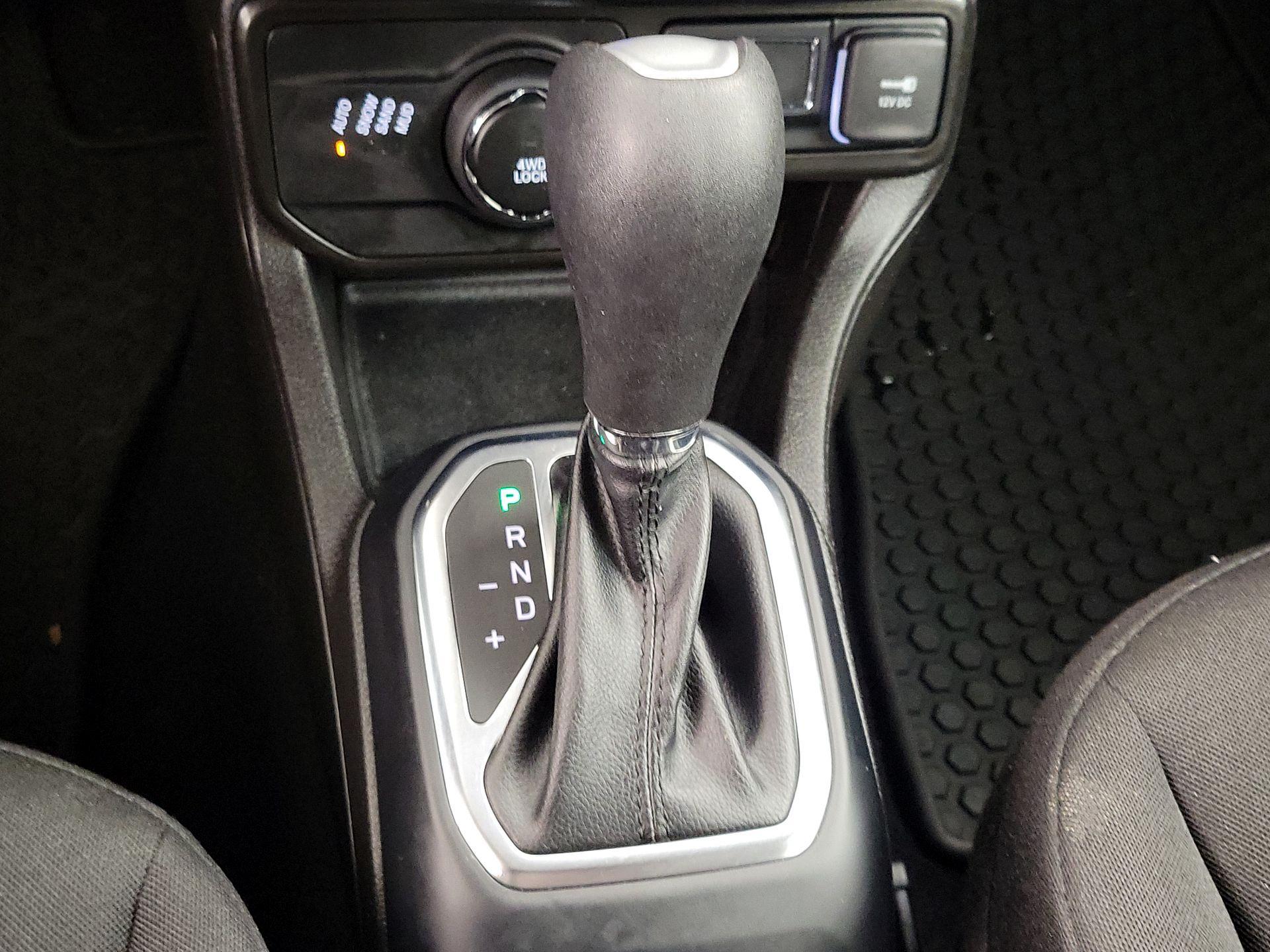 Thumbnail: 2020 Jeep Renegade - 17