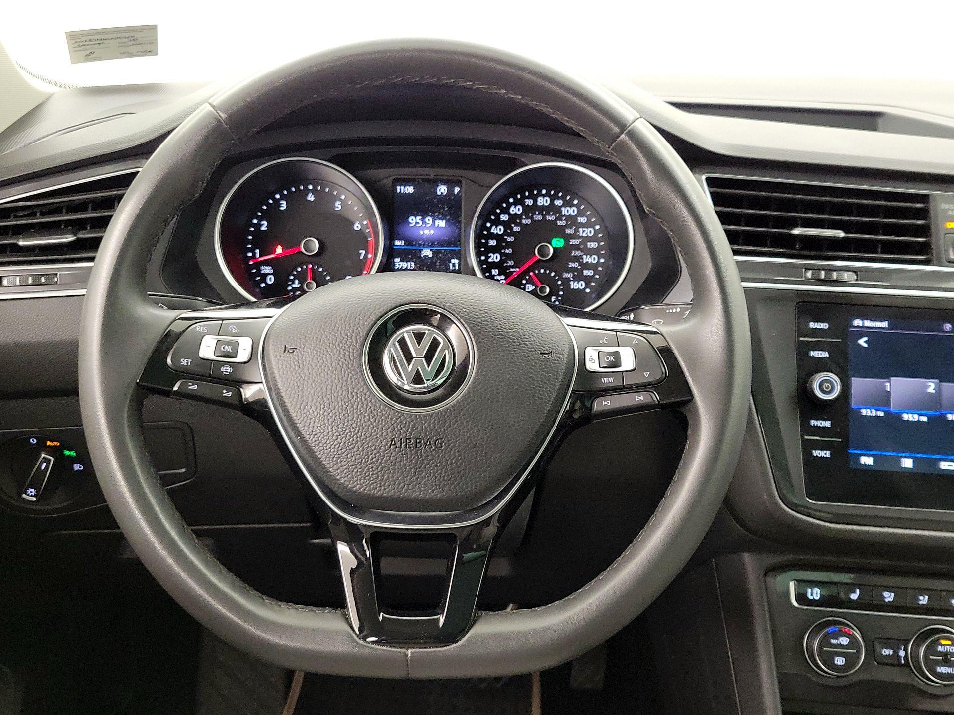 Thumbnail: 2020 Volkswagen Tiguan - 10
