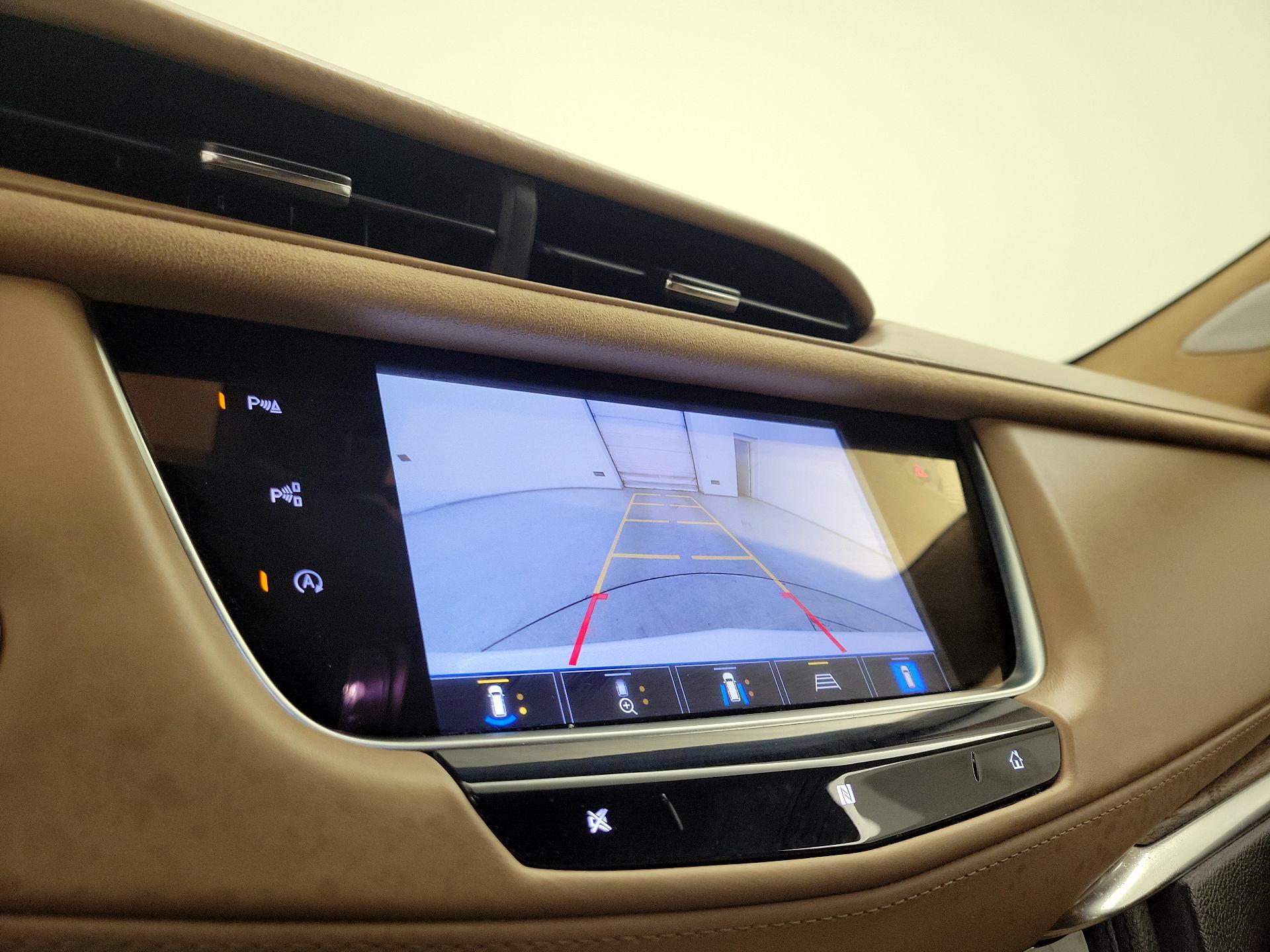 Thumbnail: 2021 Cadillac XT5 - 15
