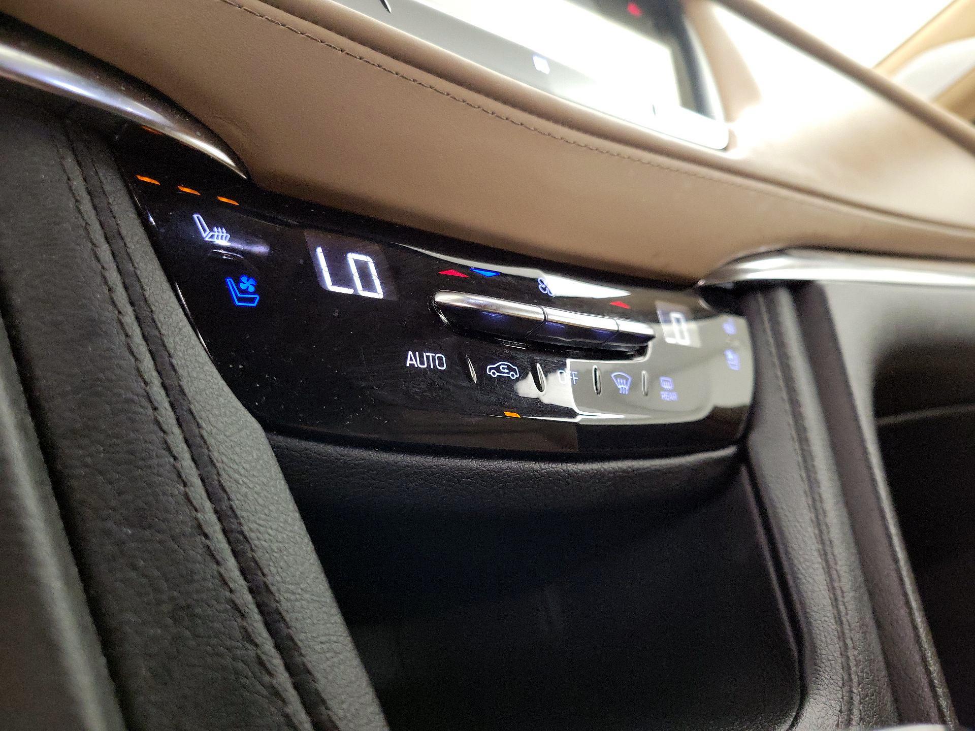 Thumbnail: 2021 Cadillac XT5 - 17