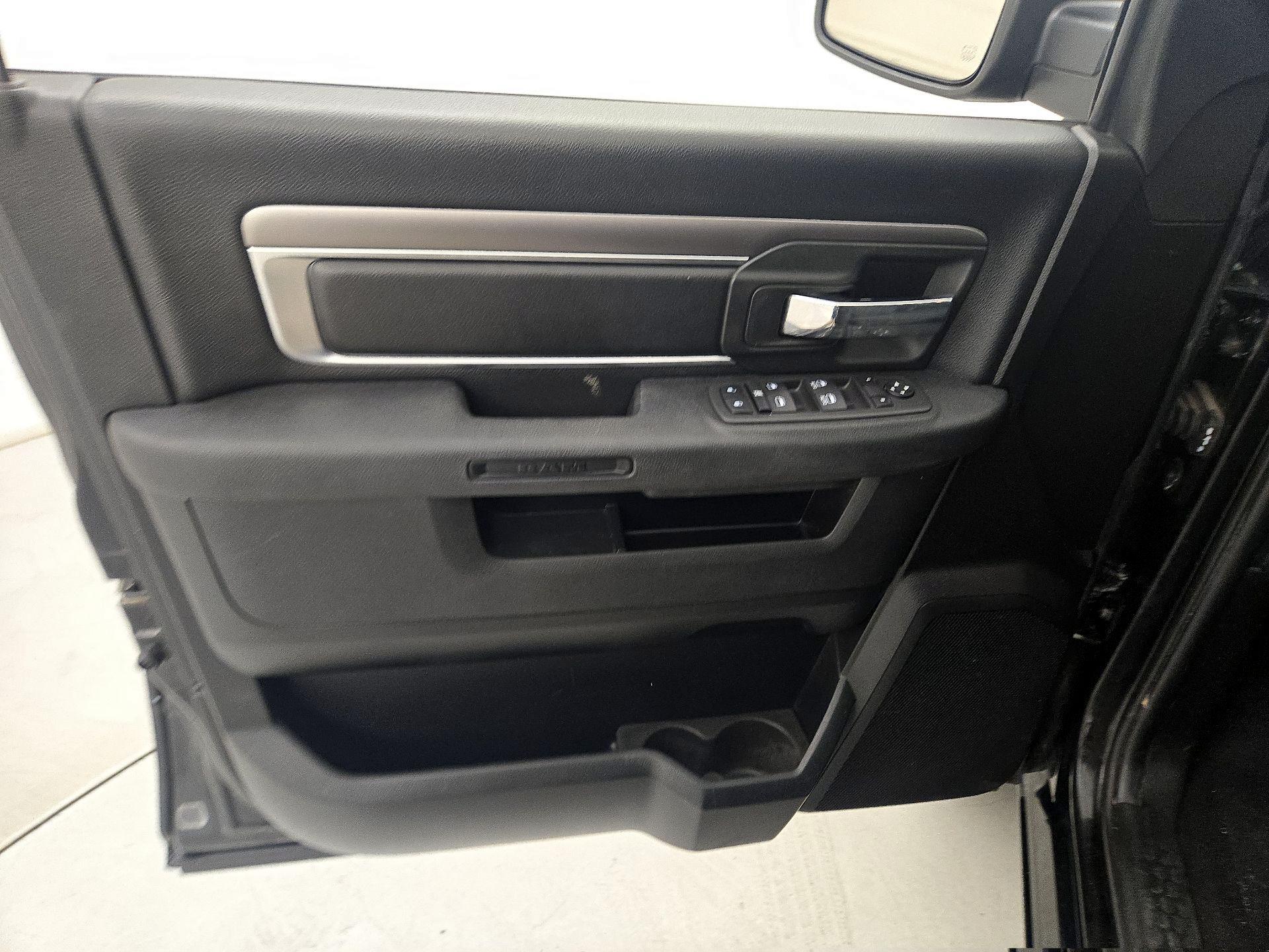 Thumbnail: 2021 RAM 1500 Classic - 12
