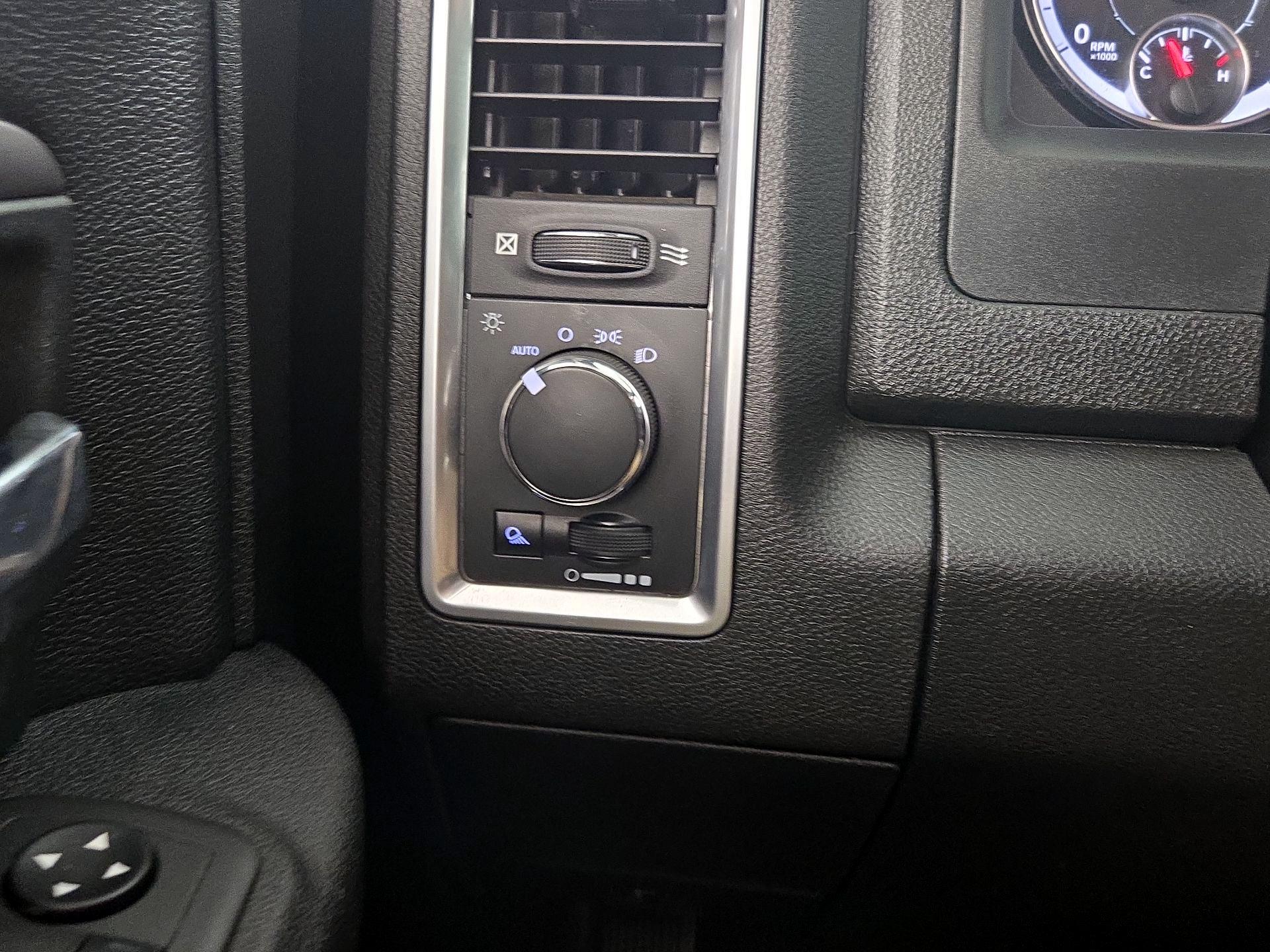 Thumbnail: 2021 RAM 1500 Classic - 13