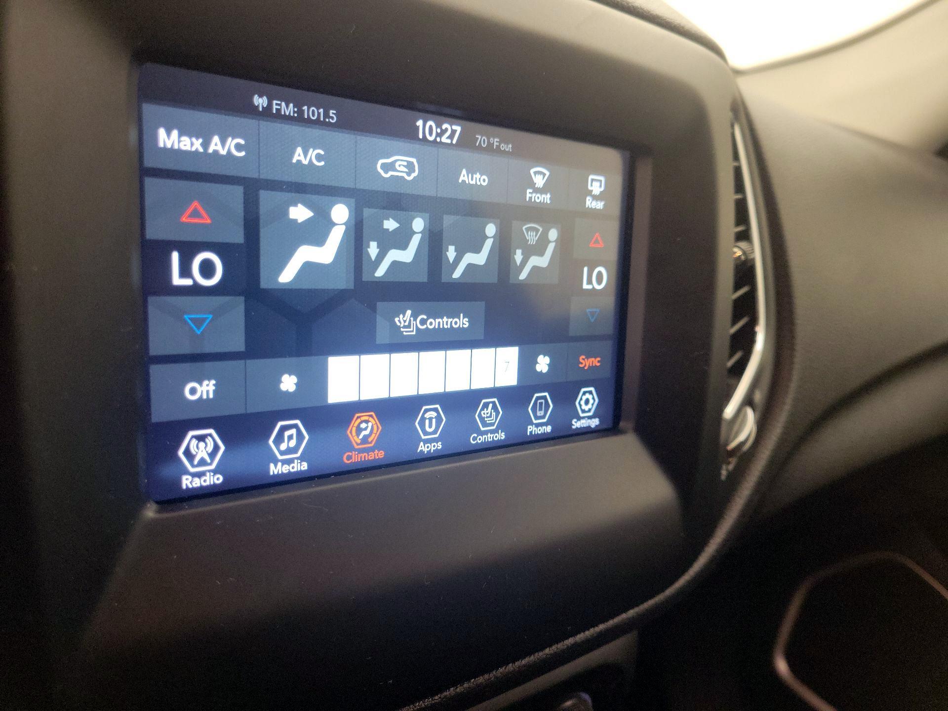 Thumbnail: 2020 Jeep Compass - 16