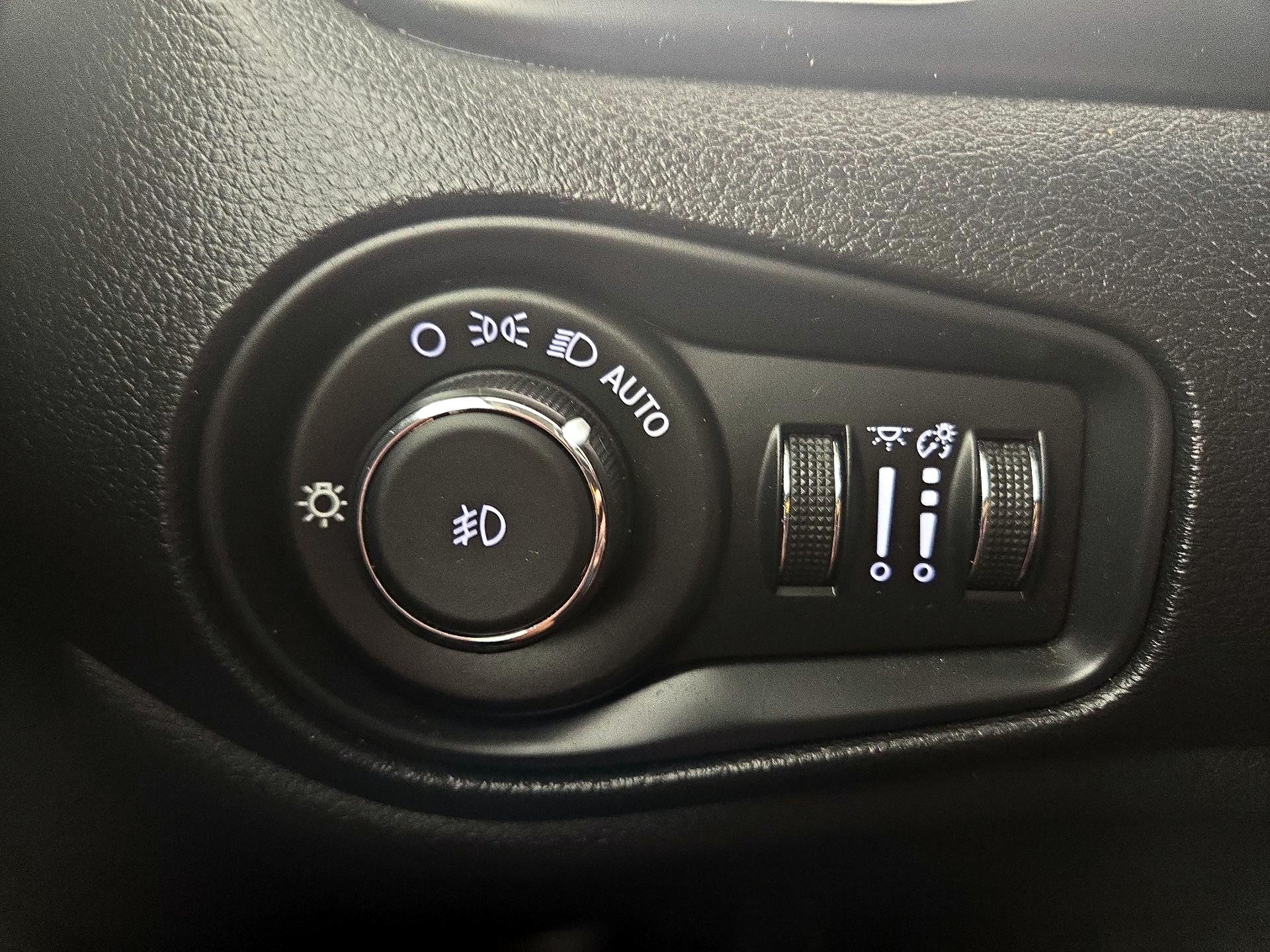 Thumbnail: 2020 Jeep Renegade - 13