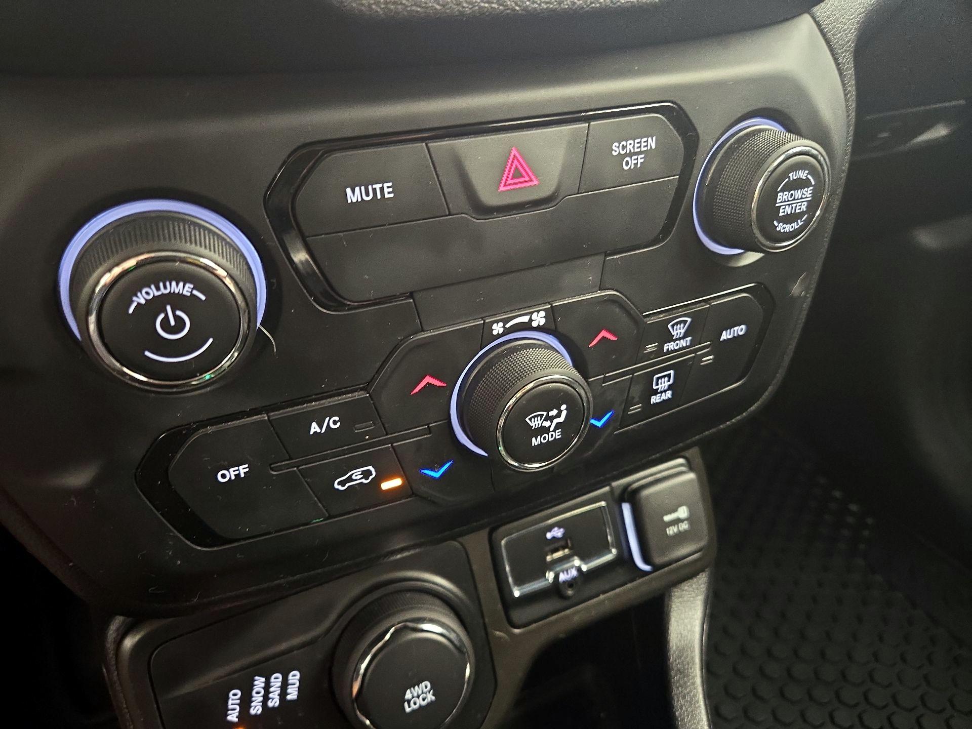 Thumbnail: 2020 Jeep Renegade - 16