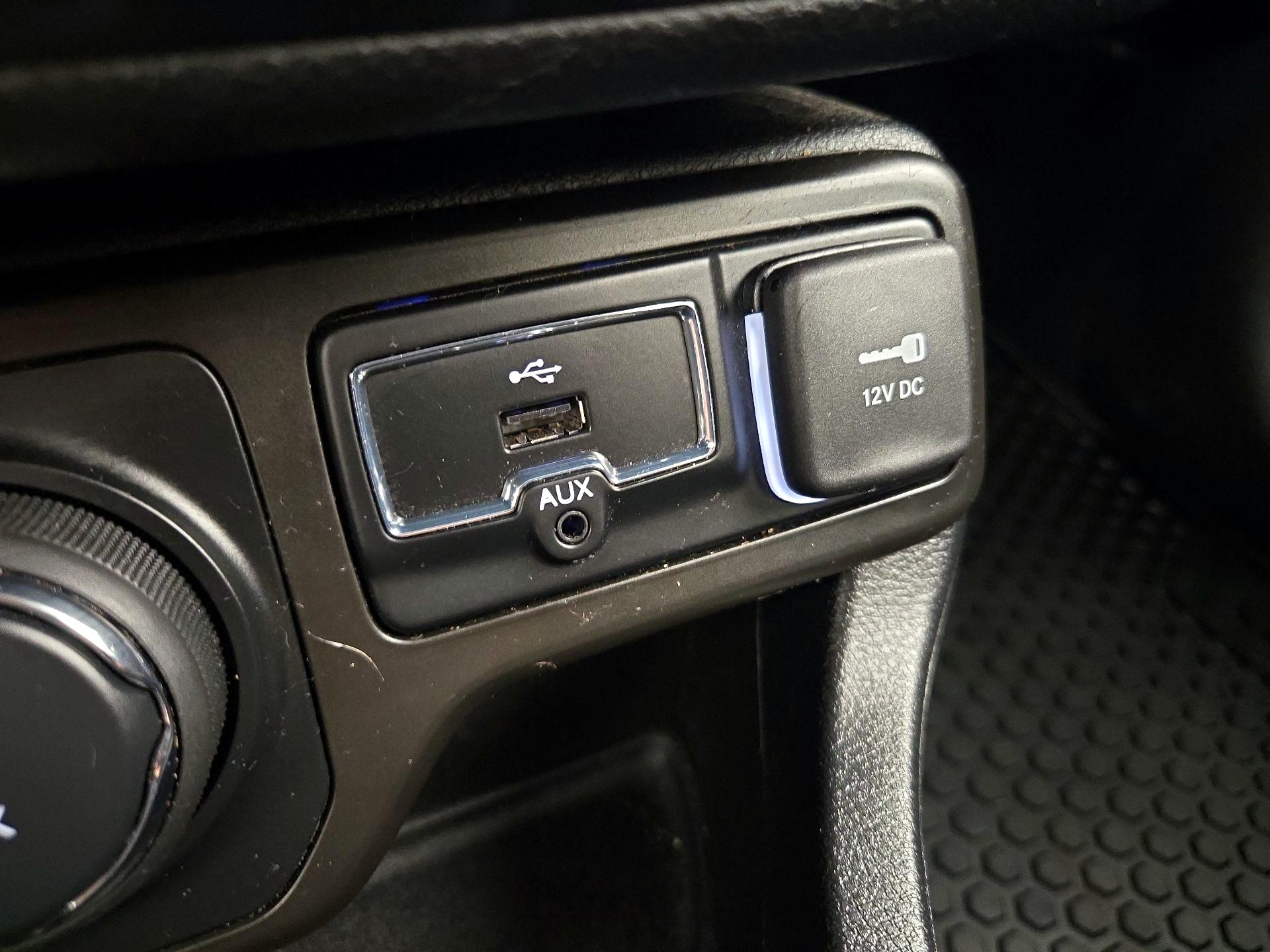 Thumbnail: 2020 Jeep Renegade - 18