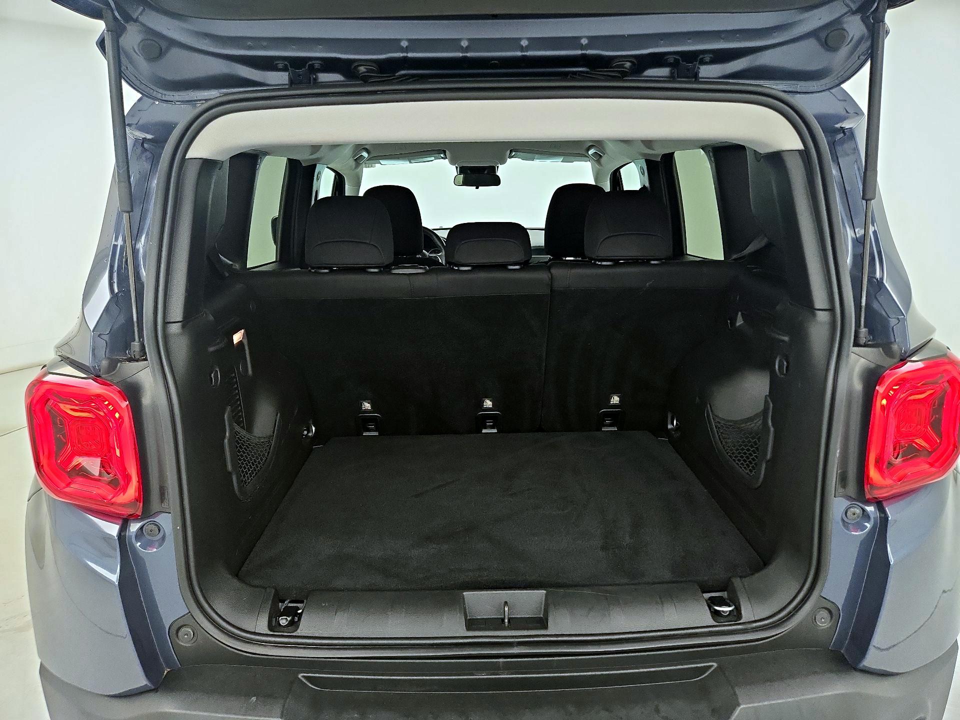 Thumbnail: 2020 Jeep Renegade - 20