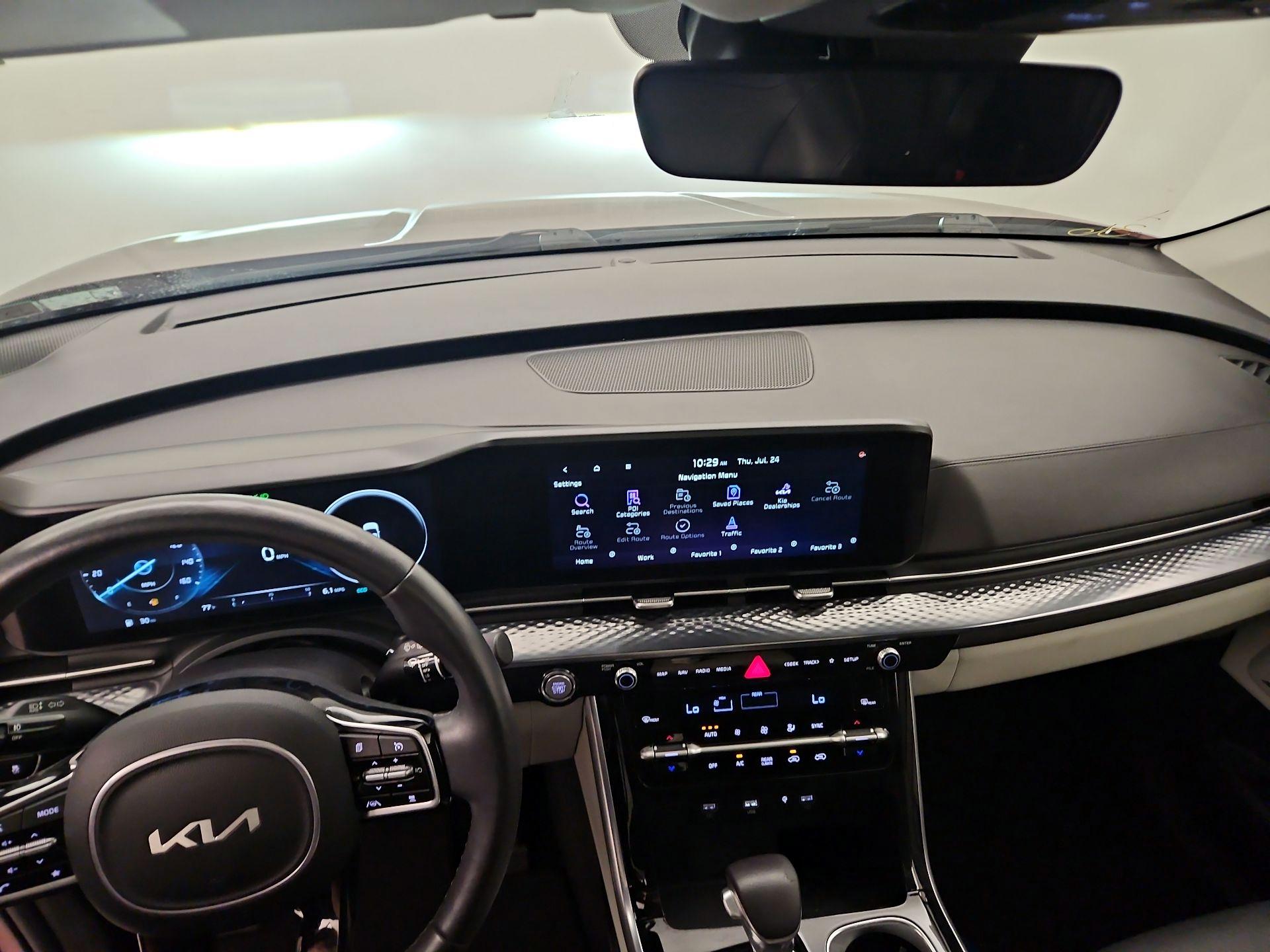 Thumbnail: 2023 Kia Carnival - 9