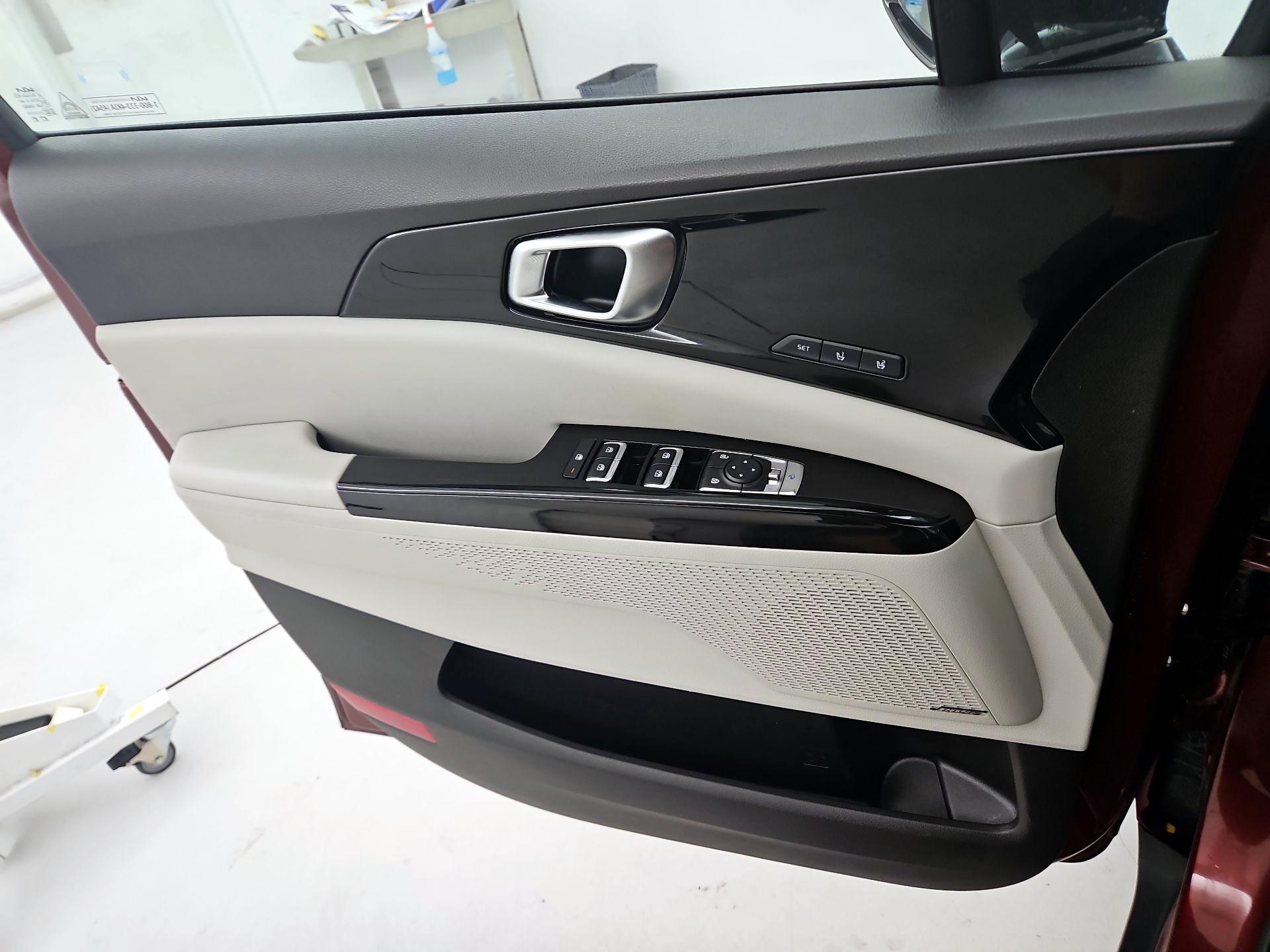 Thumbnail: 2023 Kia Carnival - 12