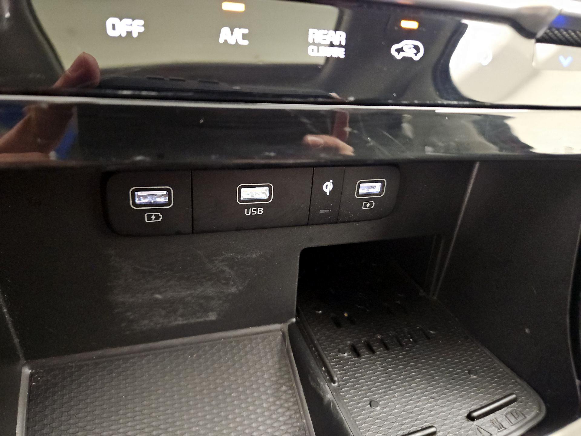 Thumbnail: 2023 Kia Carnival - 19