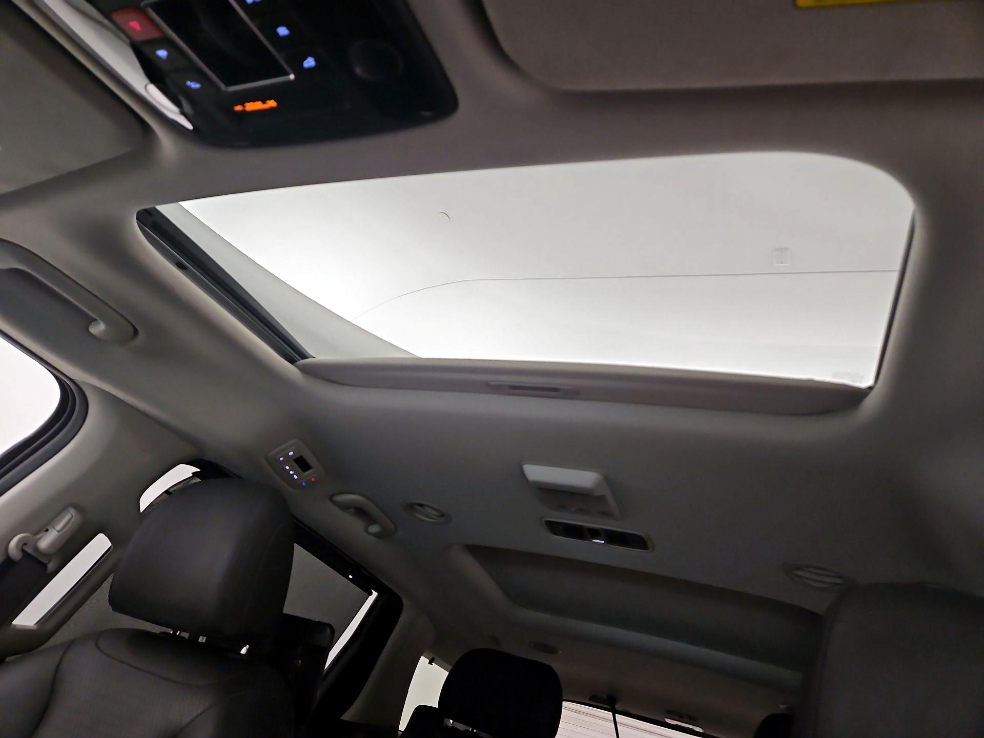 Thumbnail: 2023 Kia Carnival - 20