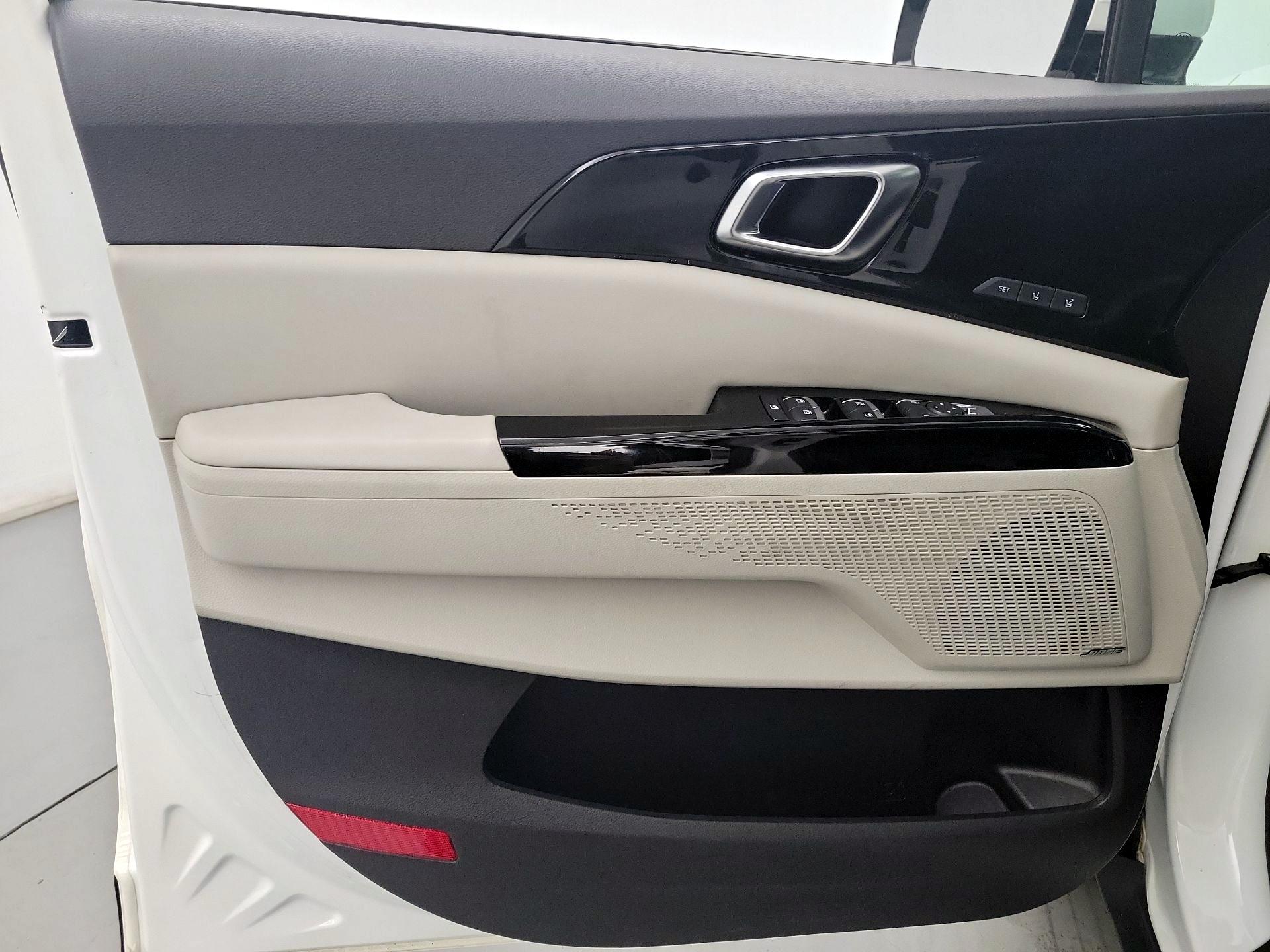 Thumbnail: 2022 Kia Carnival - 12