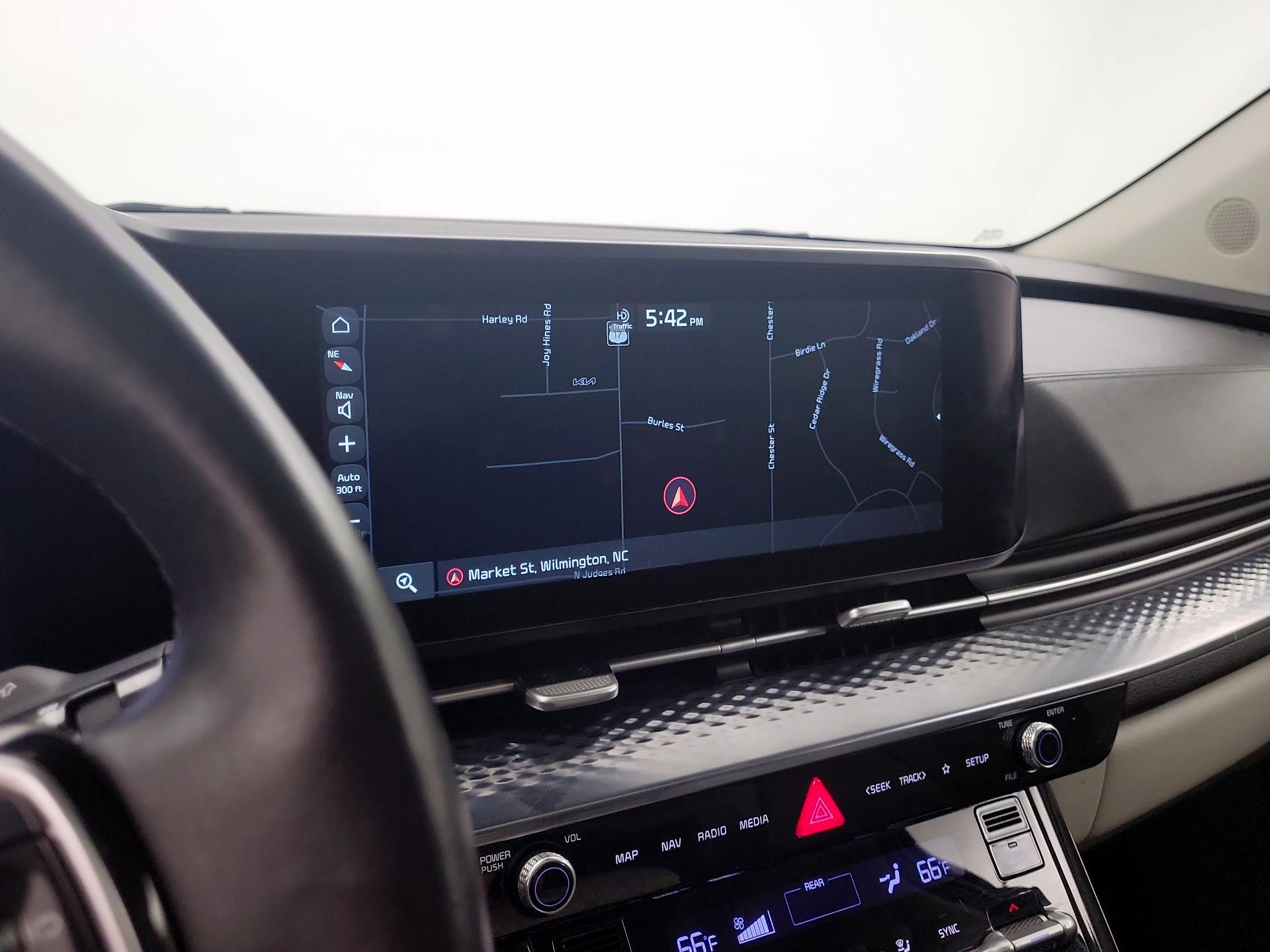 Thumbnail: 2022 Kia Carnival - 14