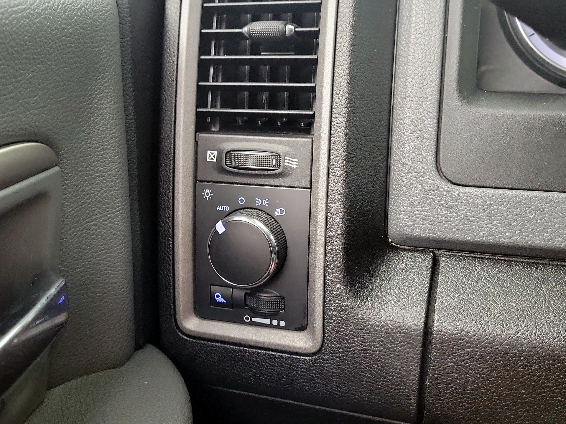 Thumbnail: 2020 RAM 1500 Classic - 11