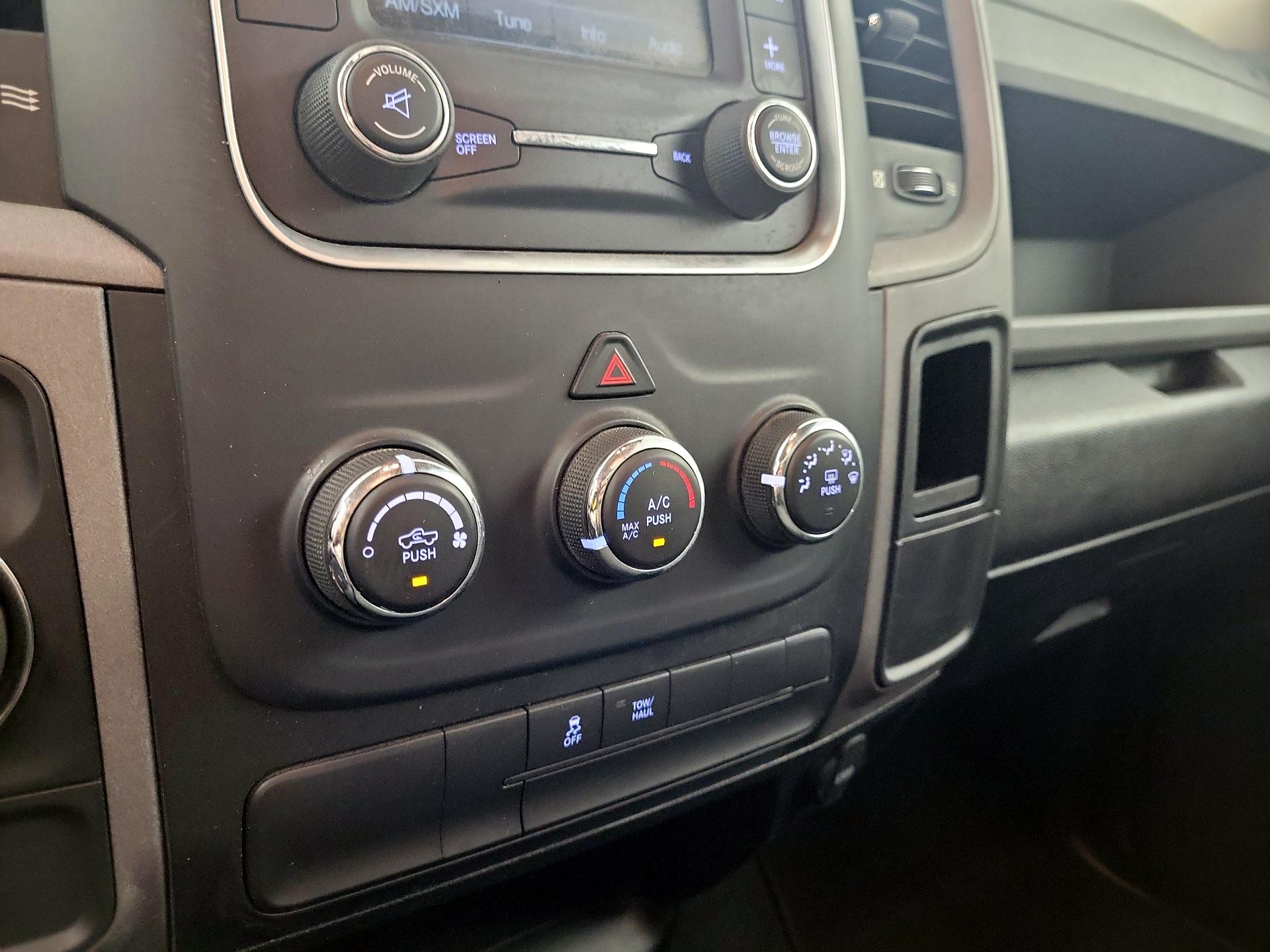 Thumbnail: 2020 RAM 1500 Classic - 14