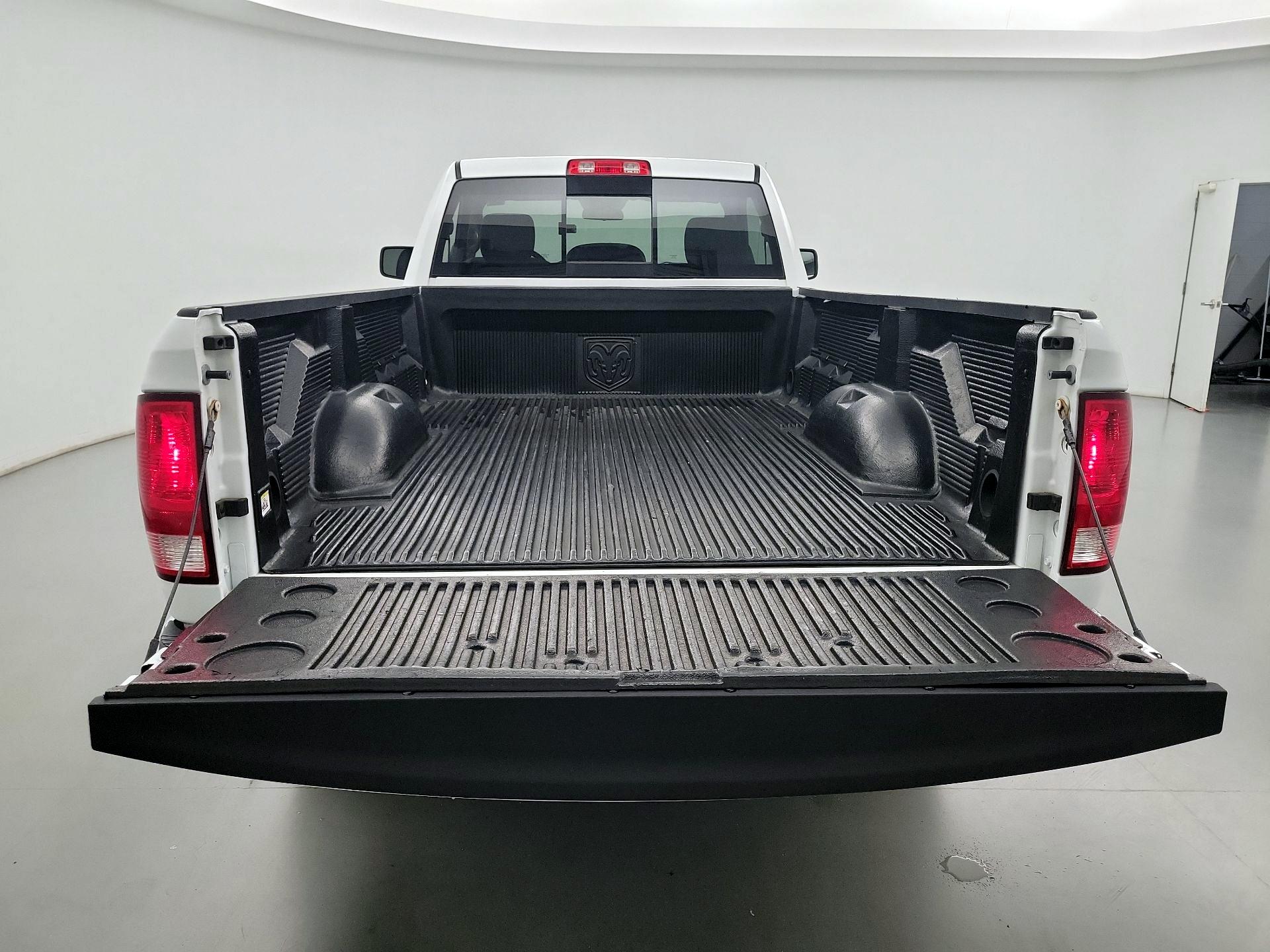 Thumbnail: 2020 RAM 1500 Classic - 17