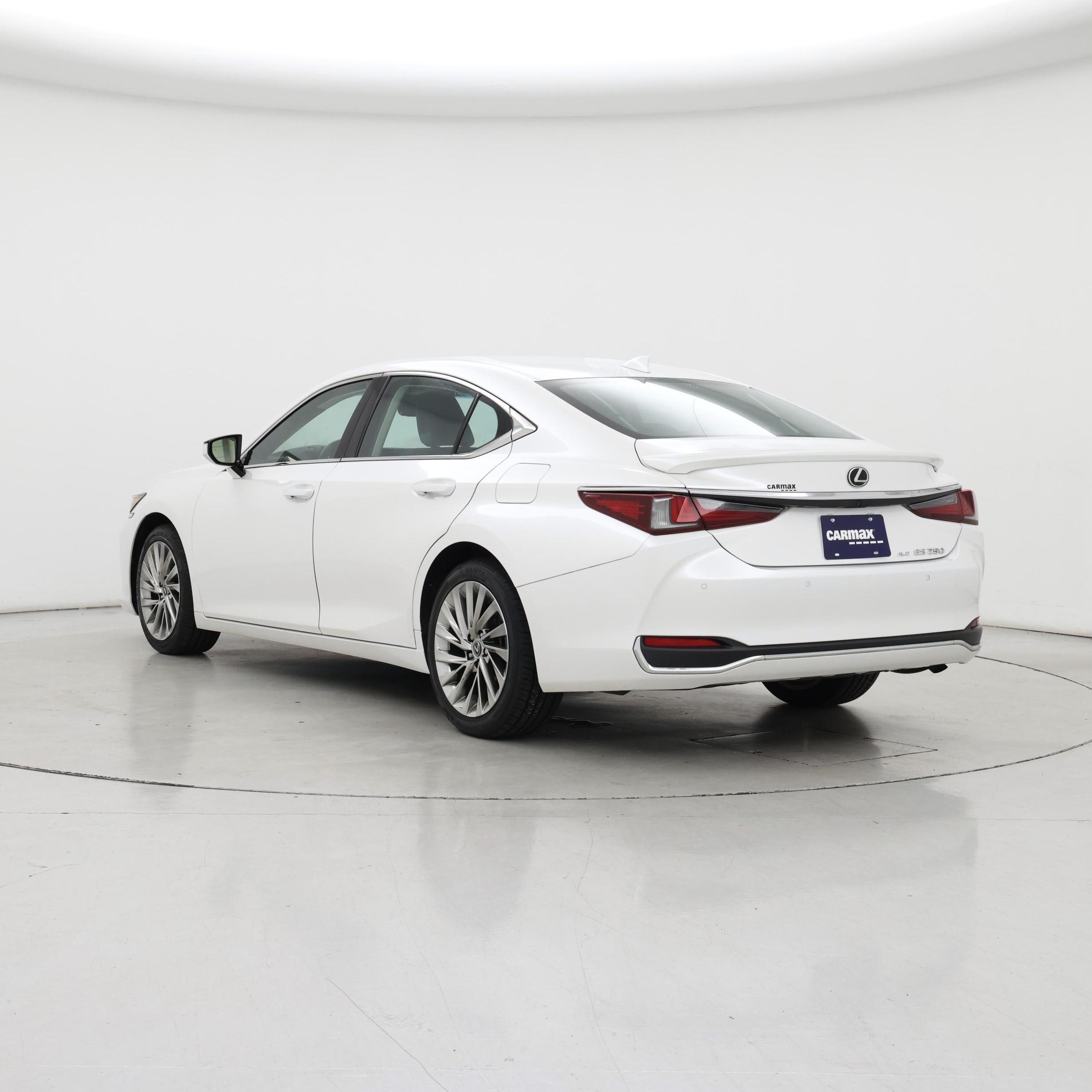 Thumbnail: 2021 Lexus ES - 2