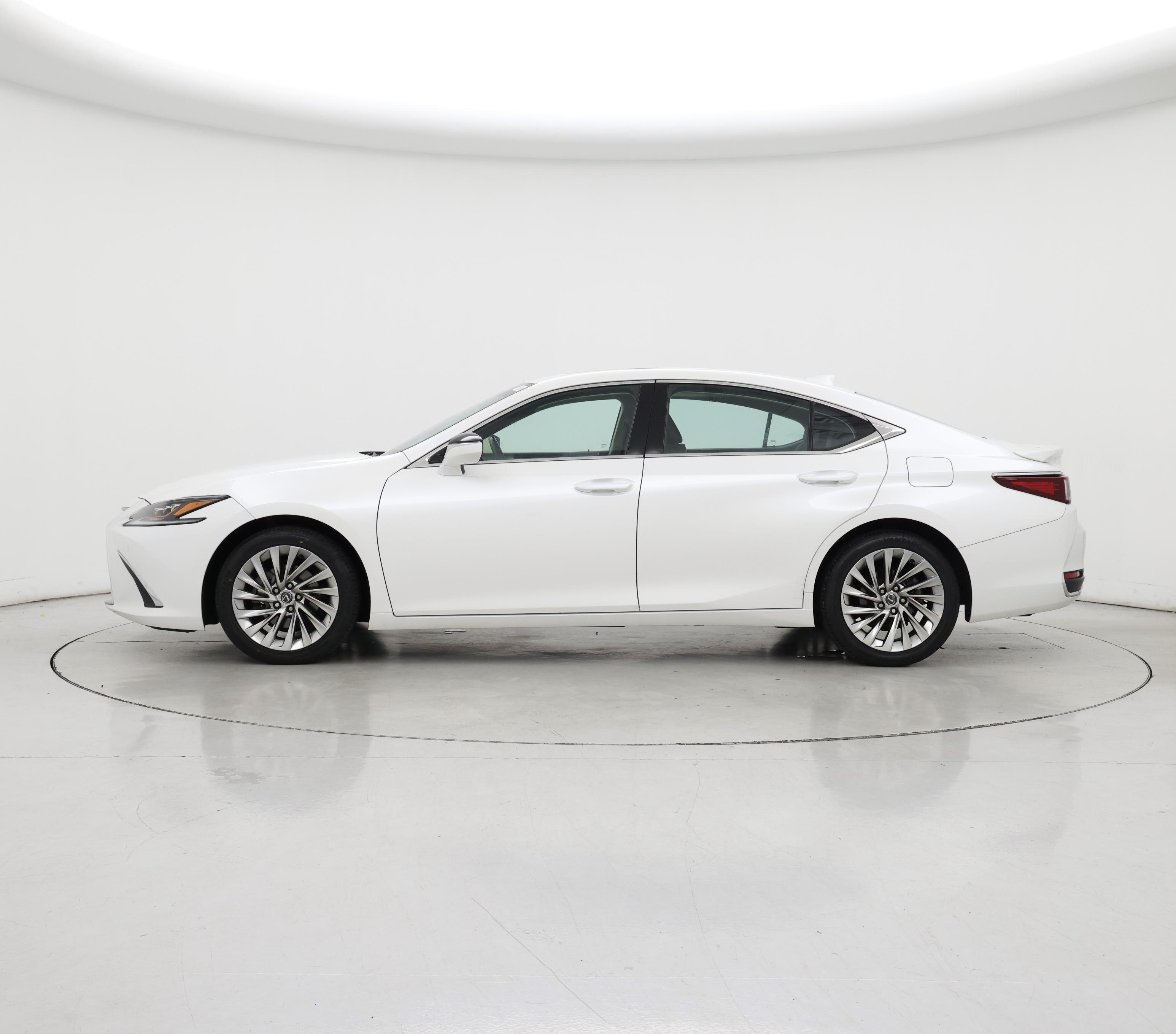 Thumbnail: 2021 Lexus ES - 3