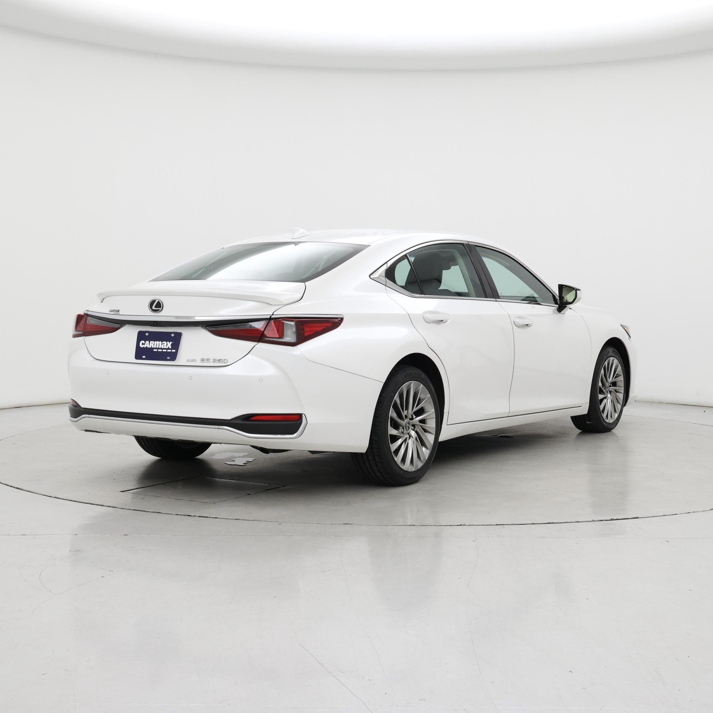 Thumbnail: 2021 Lexus ES - 8