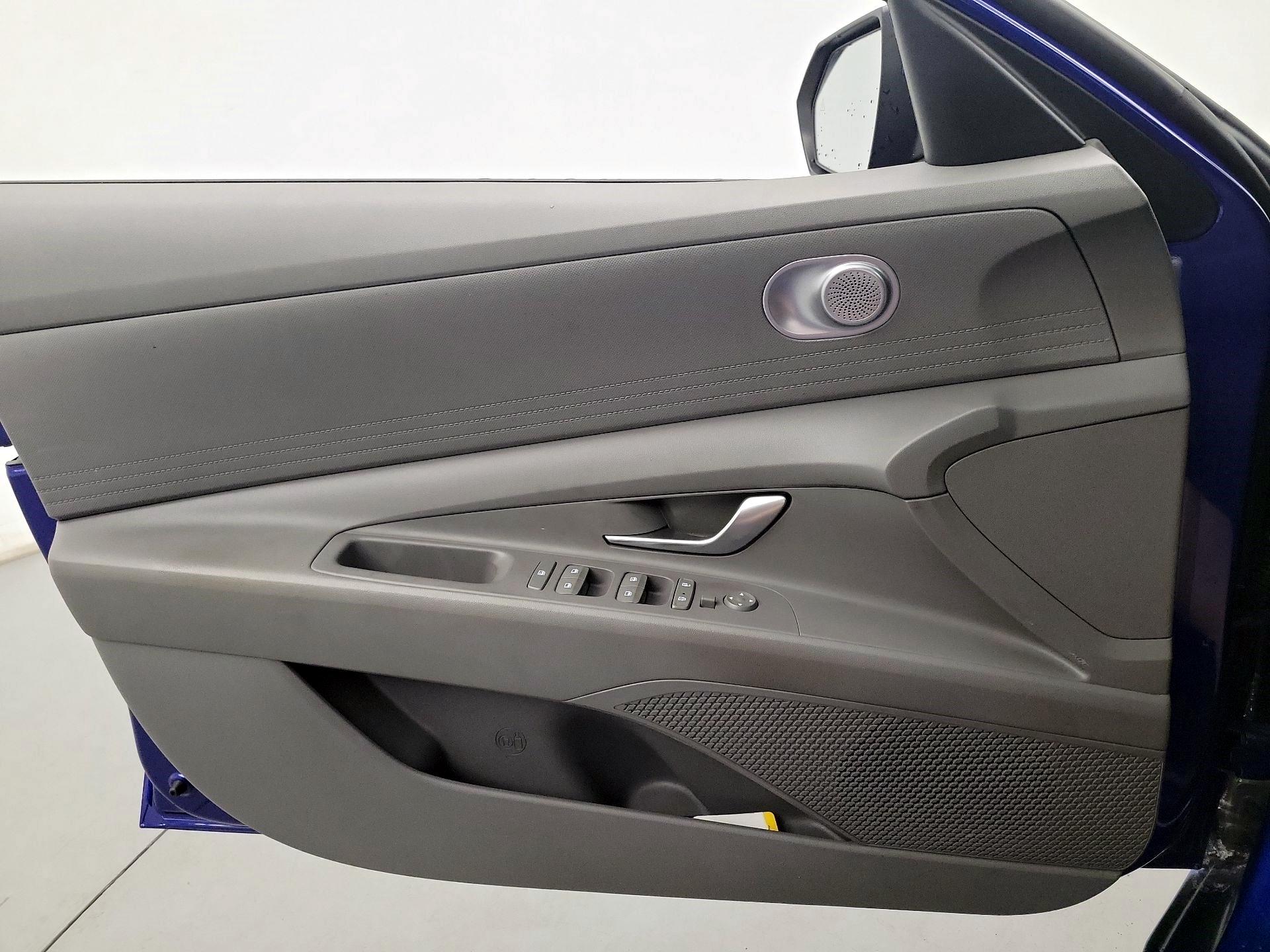 Thumbnail: 2021 Hyundai Elantra - 10