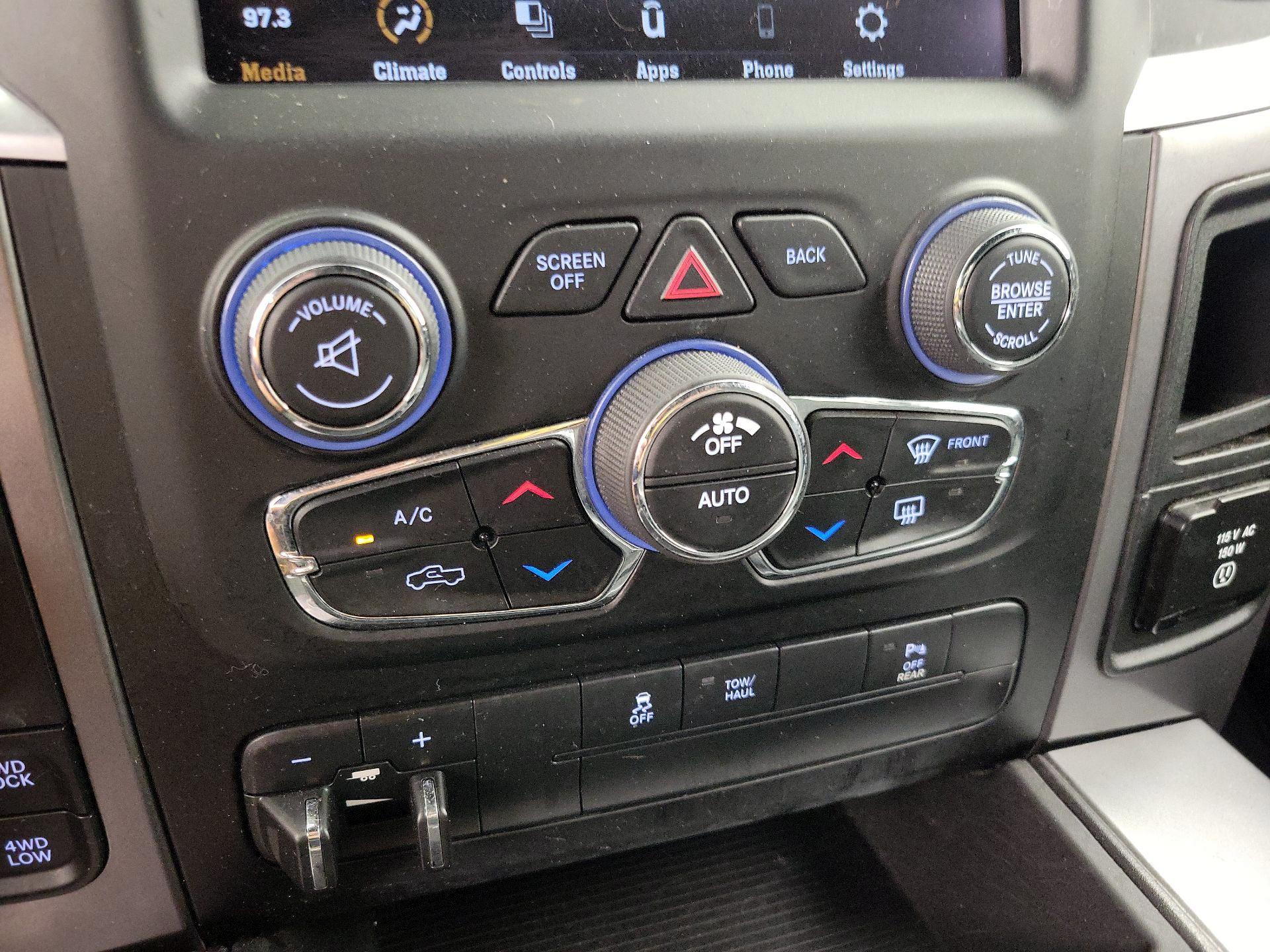 Thumbnail: 2021 RAM 1500 Classic - 16